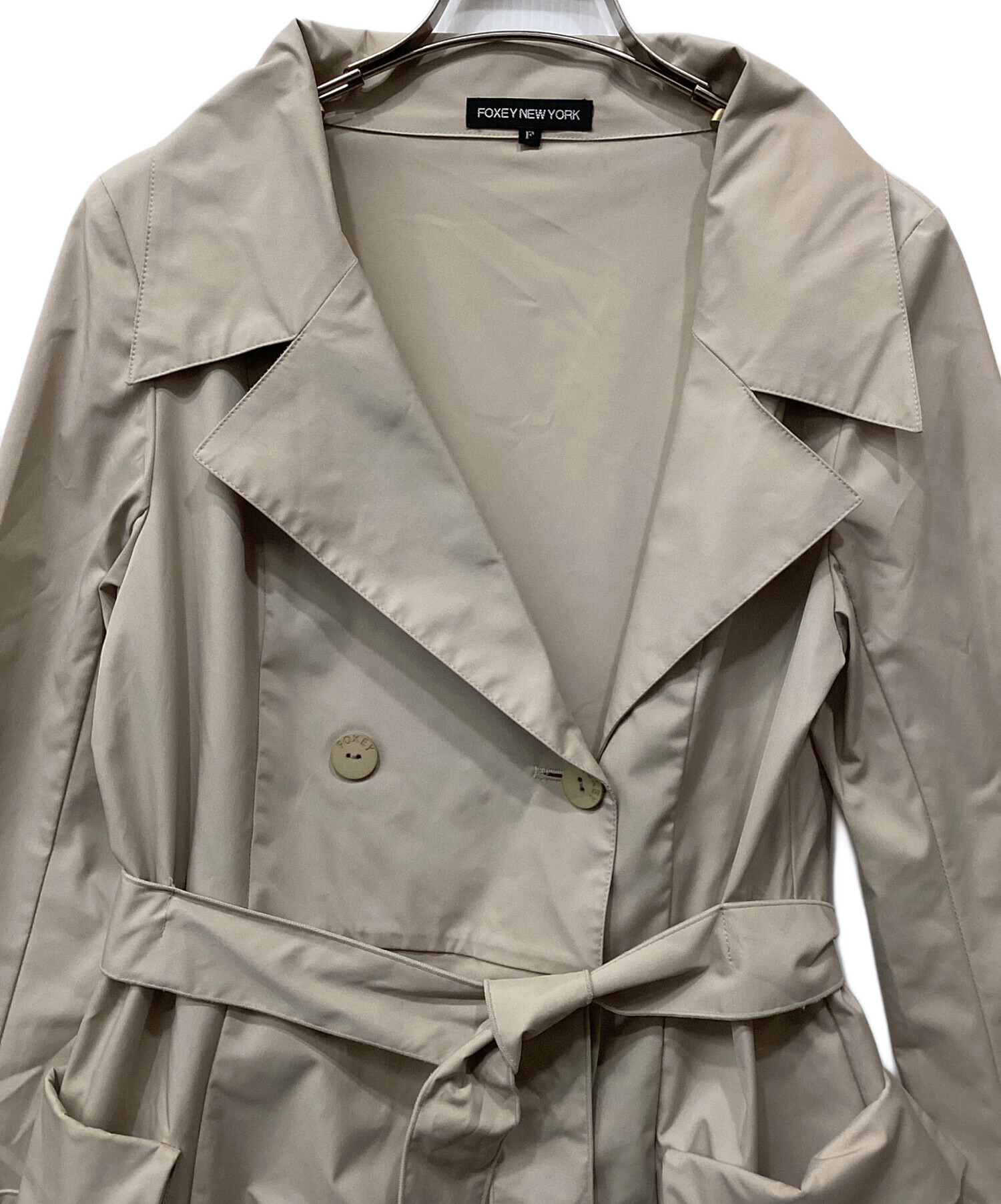 【良品】FOXEY NEW YORK ショート丈トレンチコート 38 ベージュ 良品】FOXEY NEW YORK ショート丈トレンチコート 38 ベージュ 【公式通販】