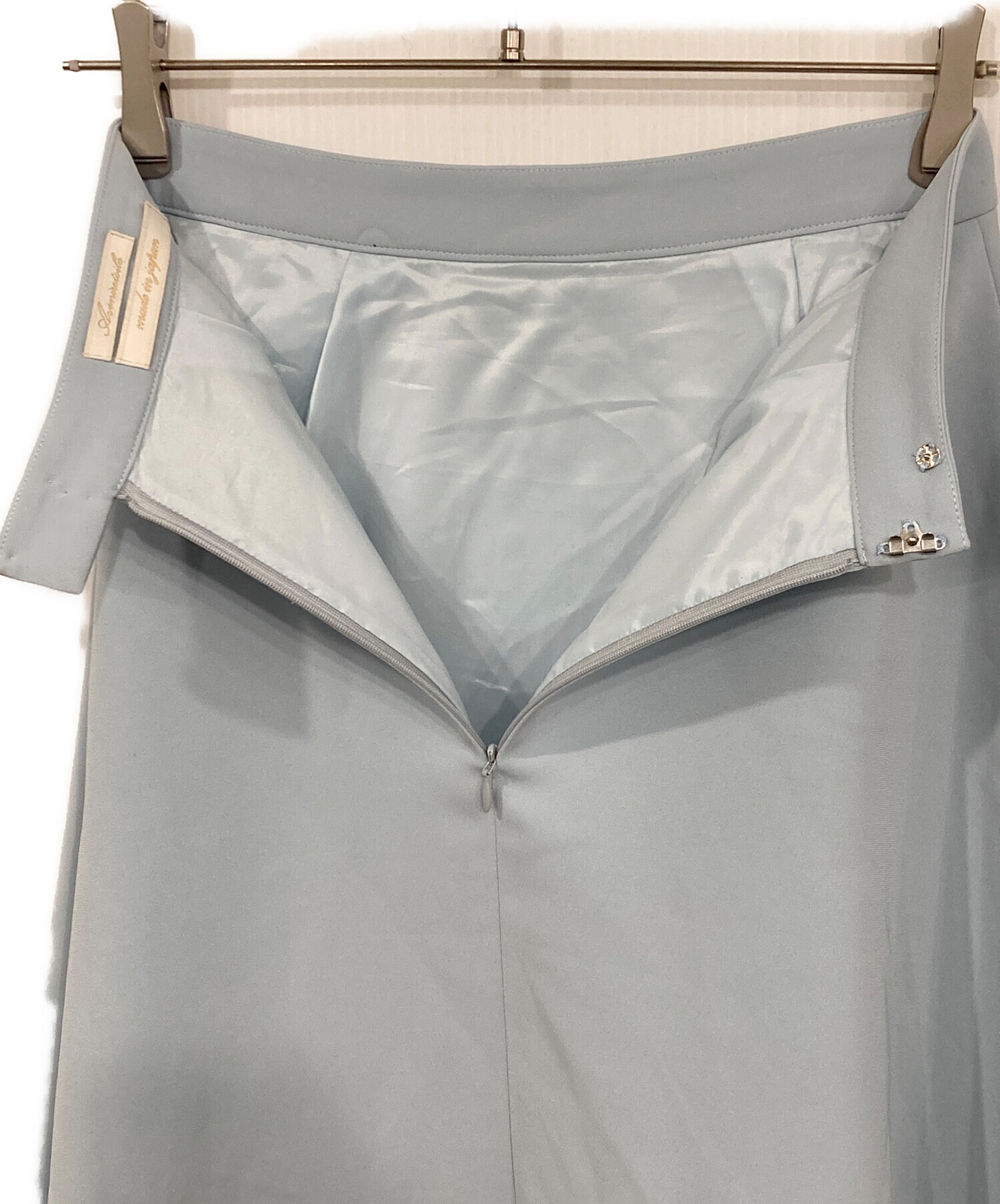 AVENIRETOILE スカート 上質＆エレガント 未使用品 新作入荷情報〈切替デザインフレアスカート〉 | m-i-d | AVENIRETOILE