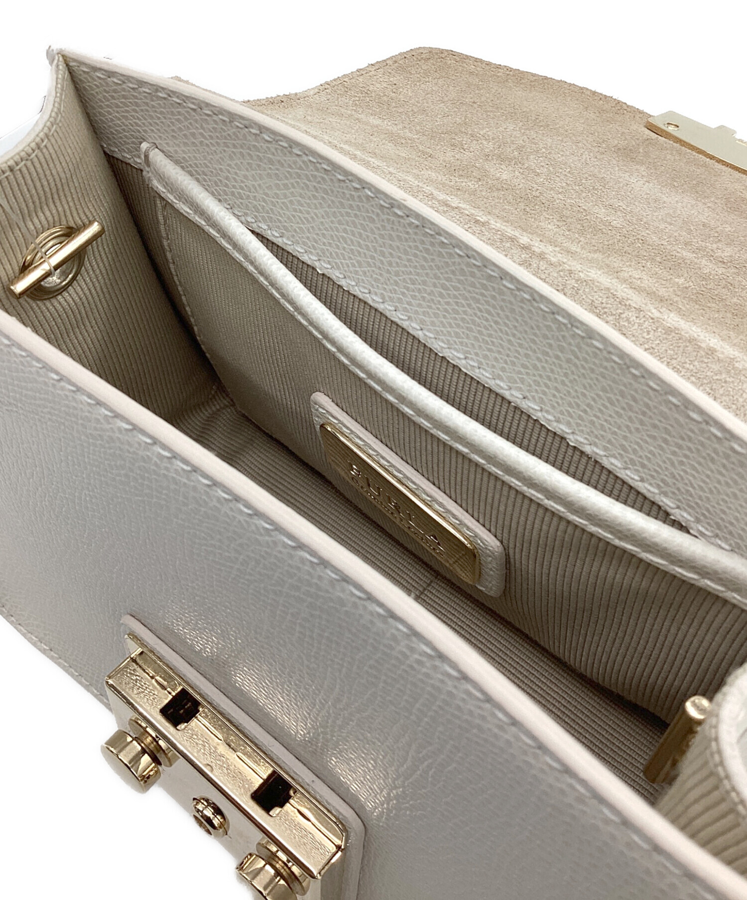 中古・古着通販】FURLA (フルラ) チェーンショルダーバッグ アイボリー 