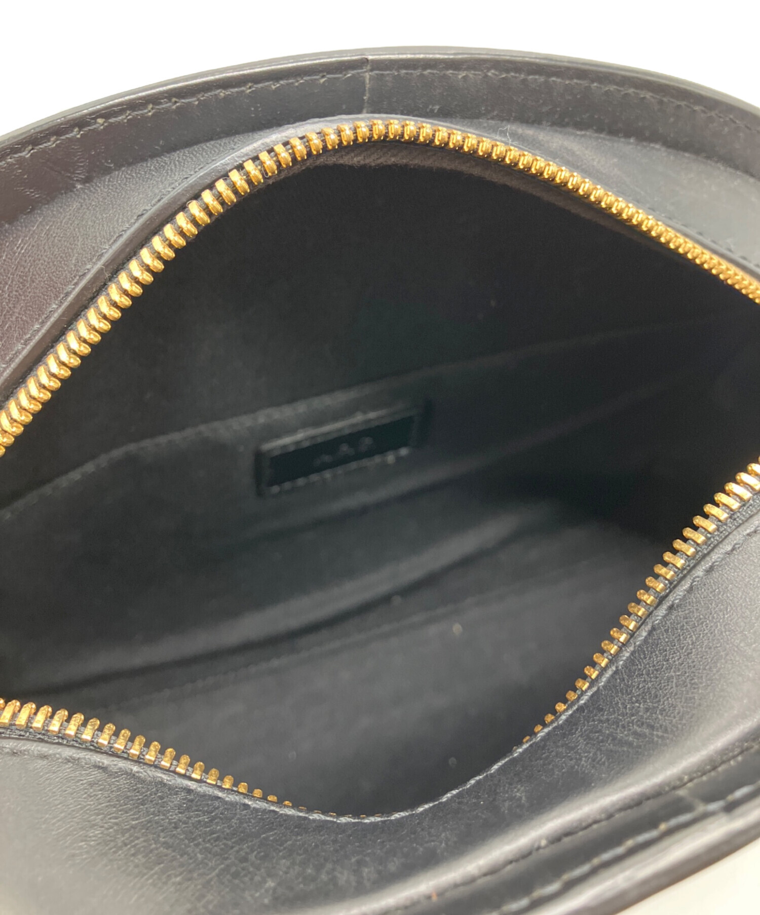 【ほぼ未使用】A.P.C. ハーフムーン ショルダーバッグ　ブラック A.P.C. アーペーセー バッグ ショルダーバッグ ハーフムーン