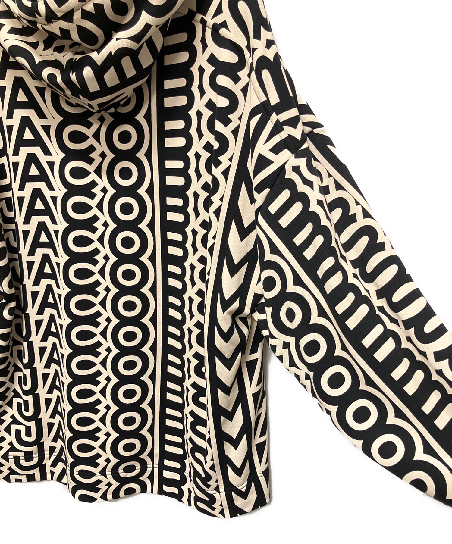 と*み様 MARC JACOBS フーディー パーカー オーバーサイズ モノグラ 中古・古着通販】MARC JACOBS (マークジェイコブス) モノグラム