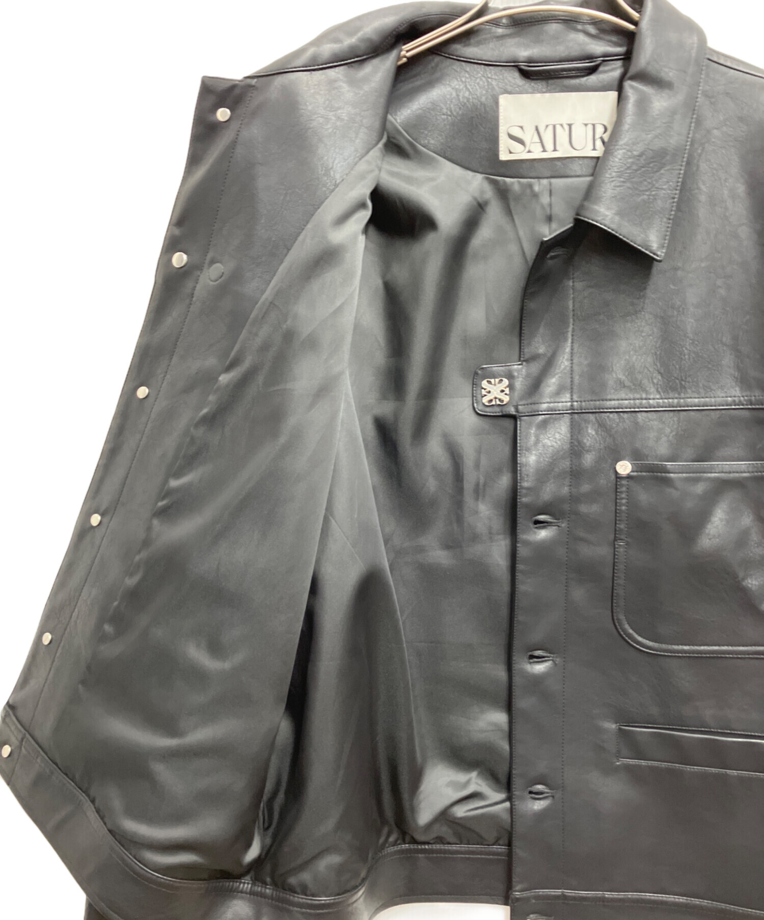 中古・古着通販】SATUR (セター) SYMBOL BROOCH FAUX LEATHER JACKET