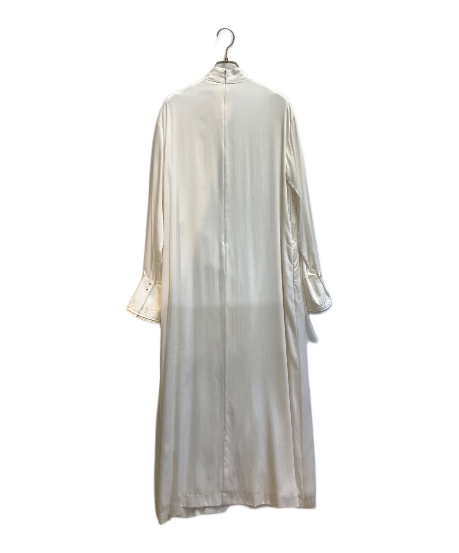 [美品] MURRAL Monochromedress 中古・古着通販】MURRAL (ミューラル) Framed embroidery wrap dress