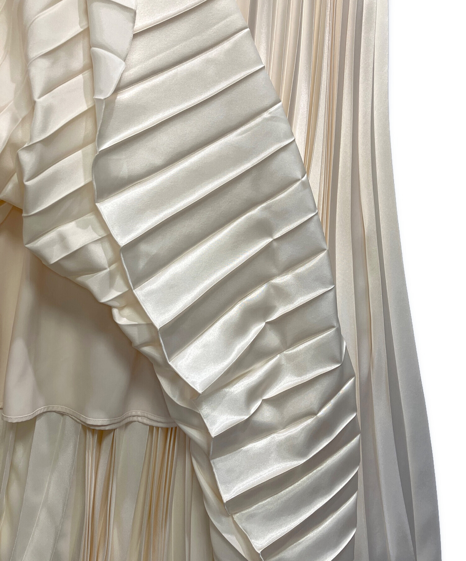 えす　ブライトサテンアコーディオンプリーツスカート 24AW Noble（ノーブル）の「ブライトサテンアコーディオンプリーツスカート