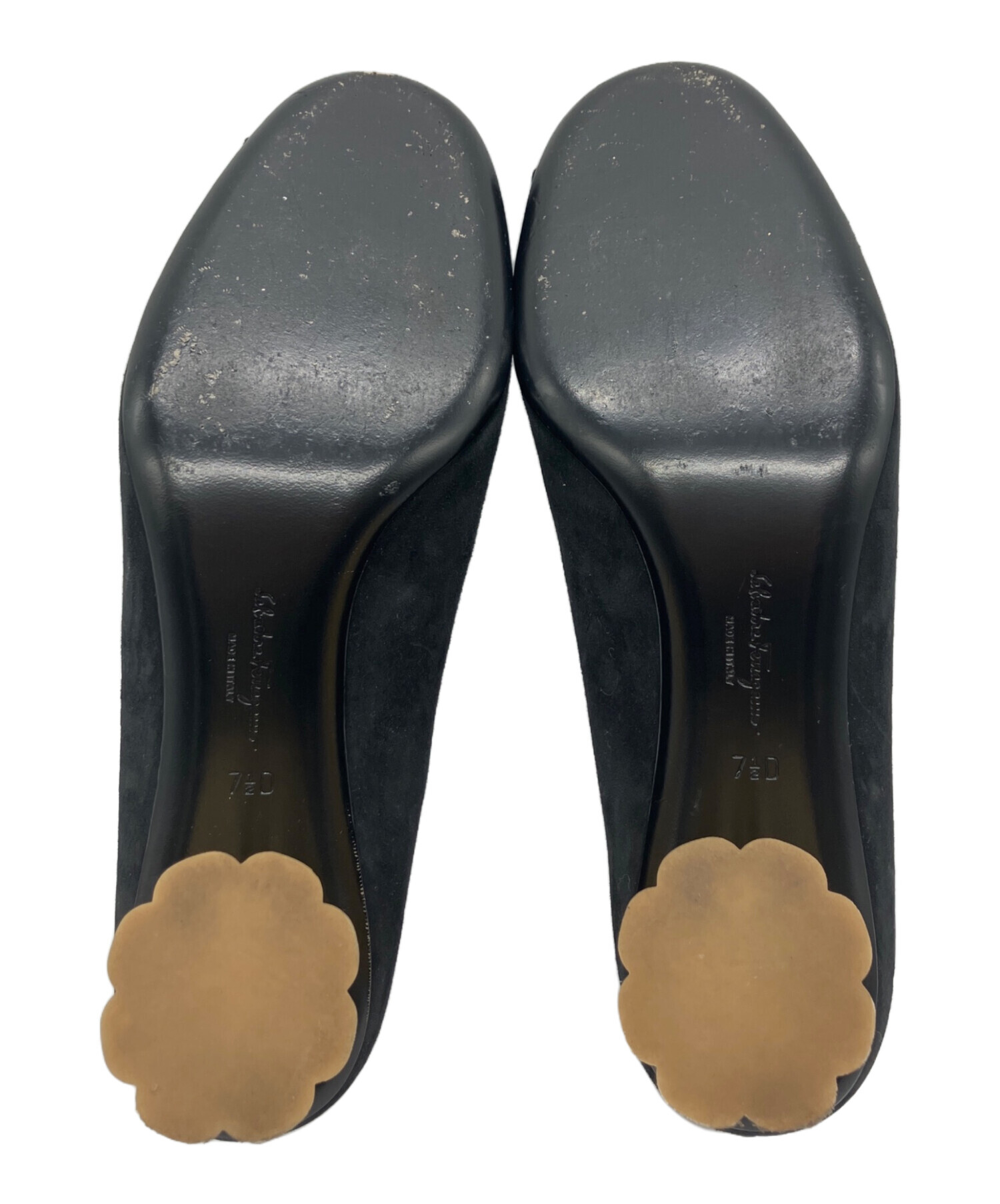Salvatore Ferragamo ブラック パンプス 7 中古・古着通販】Salvatore Ferragamo (サルヴァトーレ フェラガモ