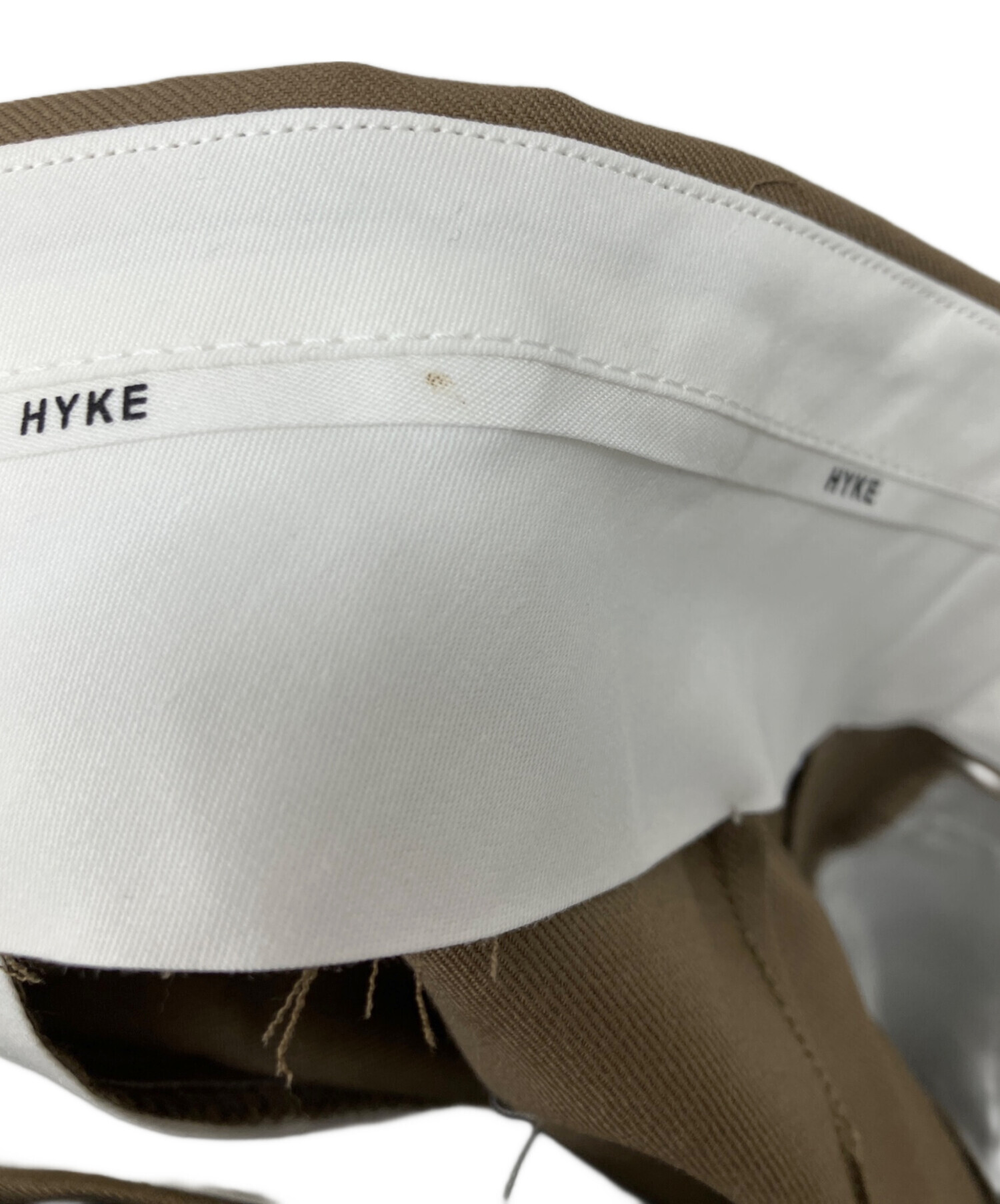 中古・古着通販】HYKE (ハイク) タックテーパードパンツ ベージュ 
