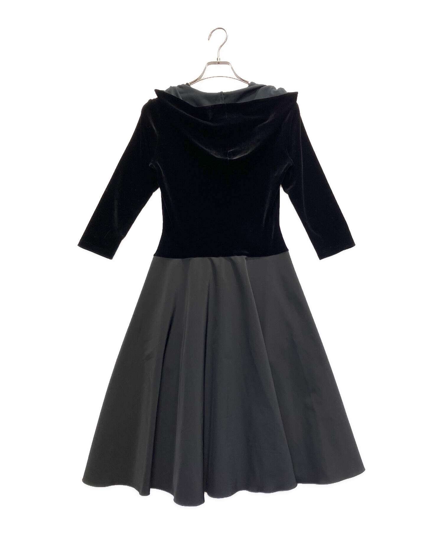 【極美品】Foxey Newyork スポーツ パーカー ワンピース ベロア 黒 中古・古着通販】FOXEY NEWYORK (フォクシーニューヨーク) ベロア切替