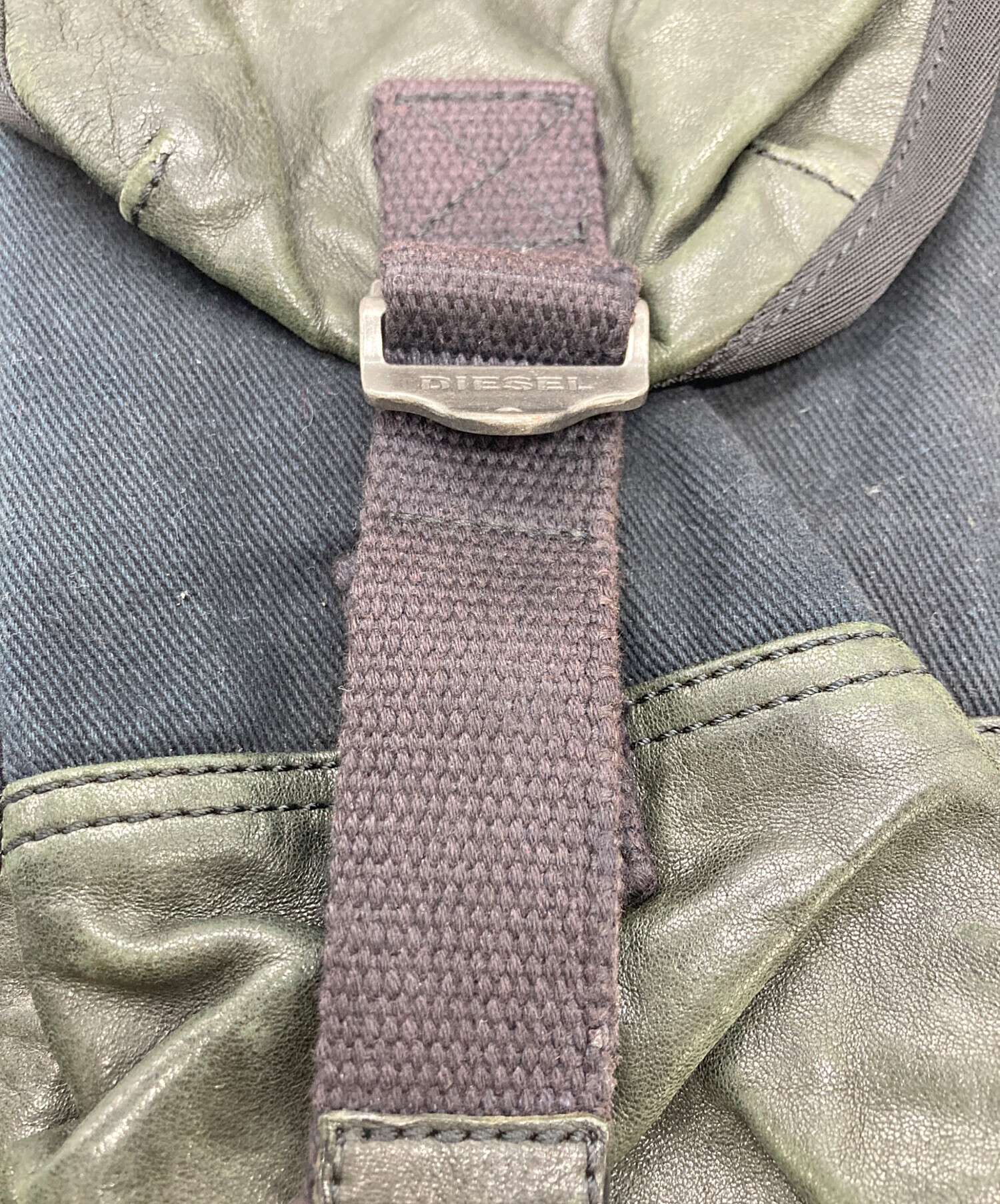 中古・古着通販】DIESEL (ディーゼル) レザーボディーバッグ オリーブ