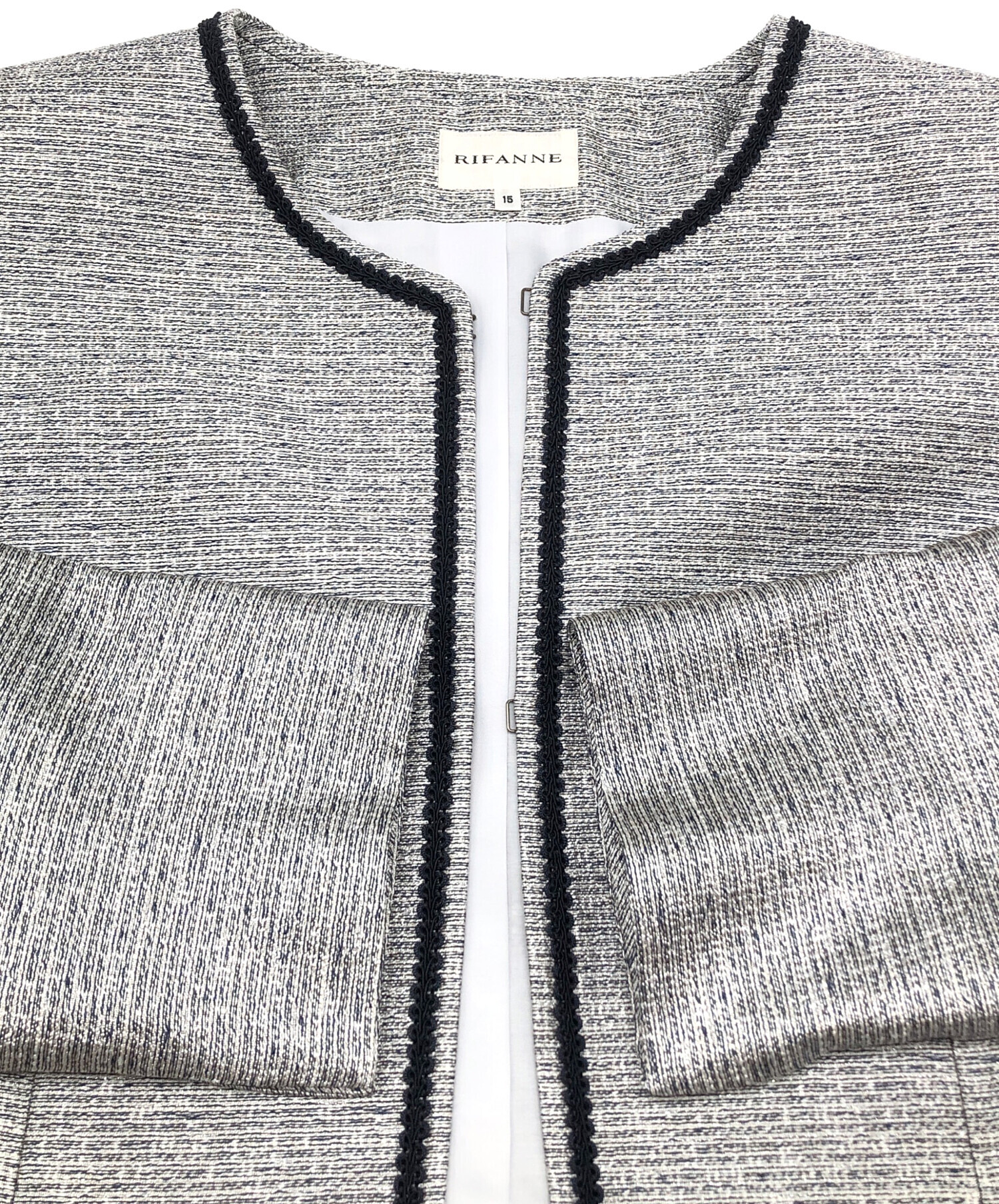 中古・古着通販】Rifanne (リファンネ) ノーカラージャケット シルバー