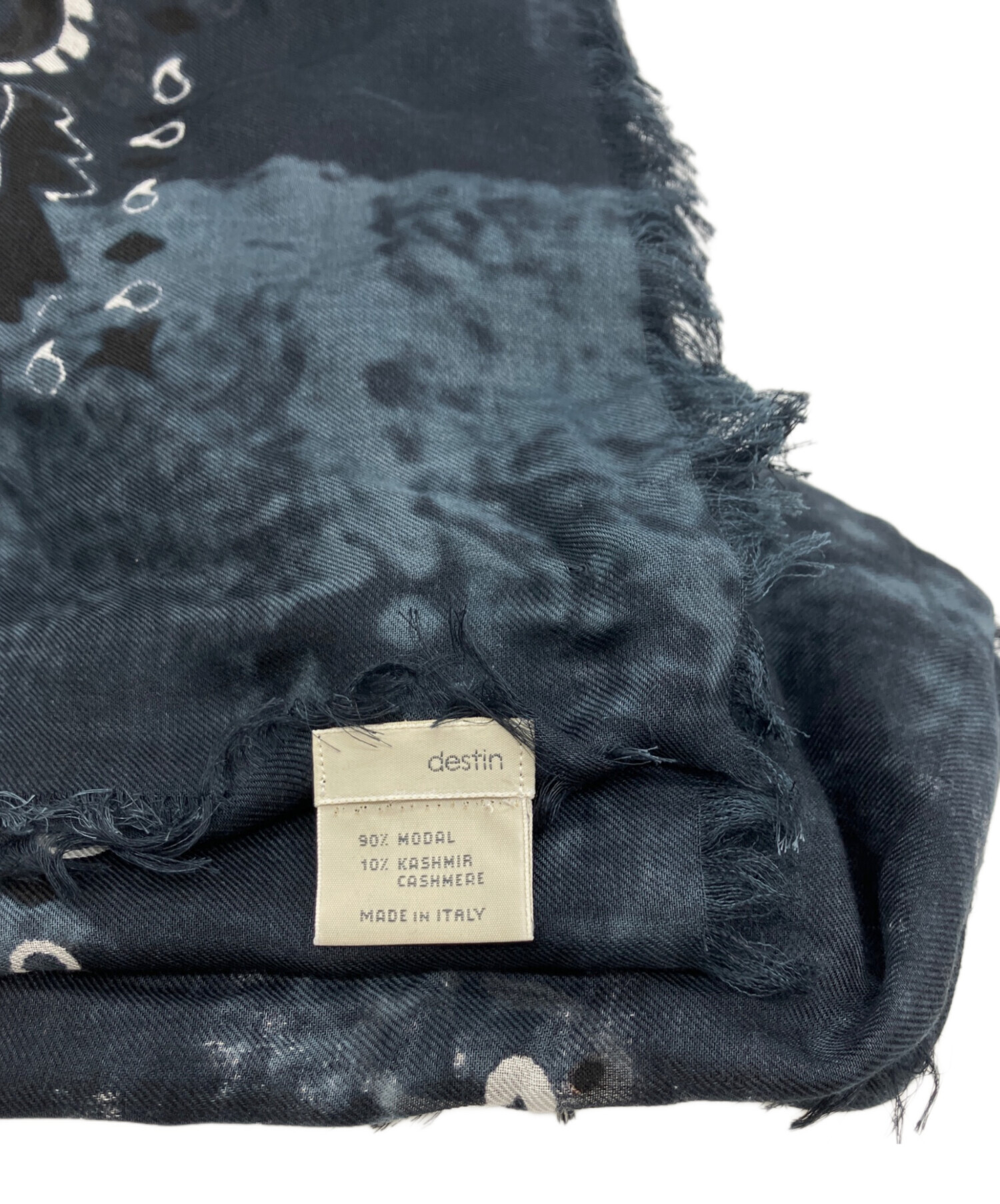 AP STUDIO購入 新品 Destin バンダナ柄スカーフ ウール ネイビー 中古・古着通販】destin (デスティン) ハンドプリントバンダナストール