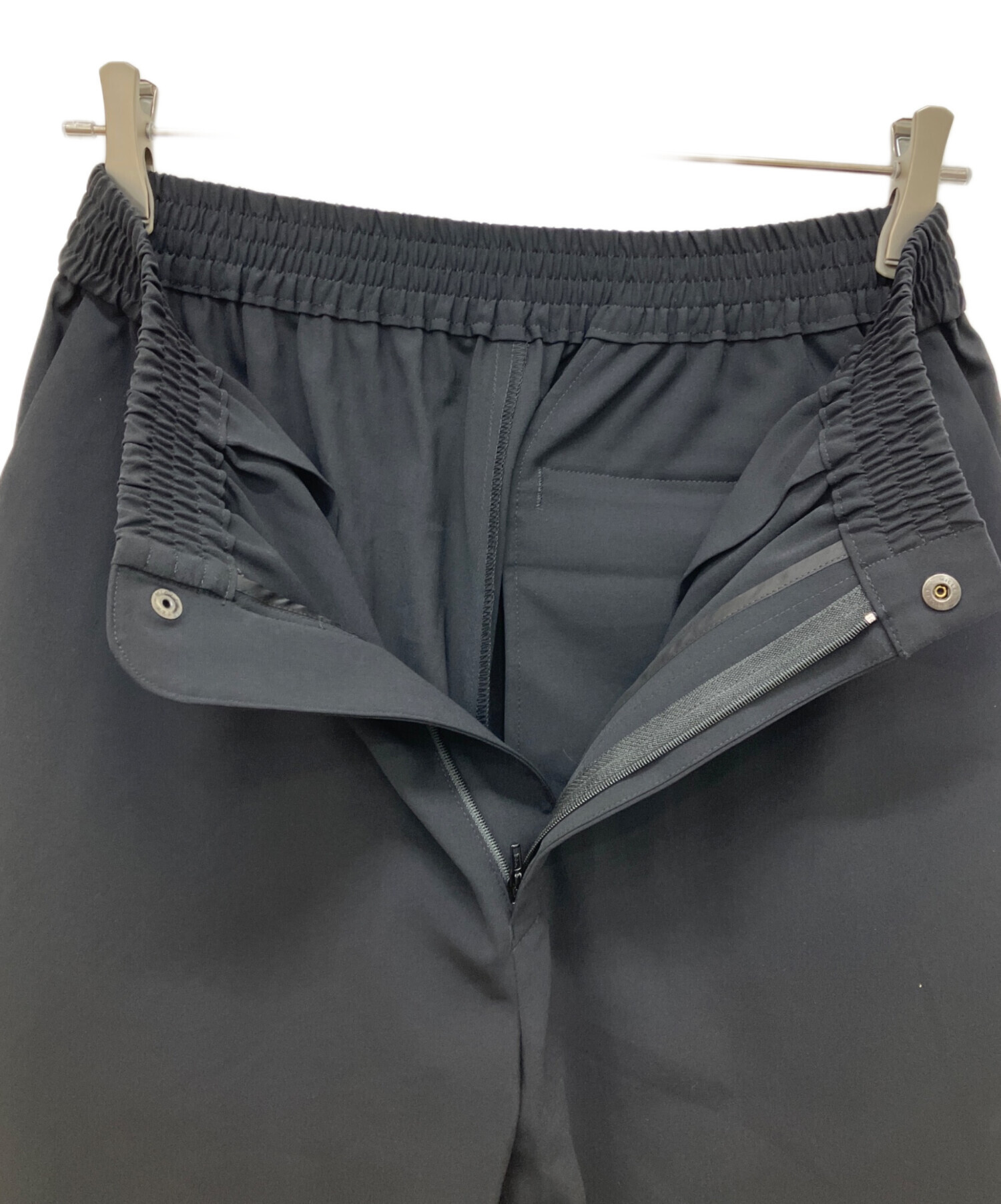 中古・古着通販】HYKE (ハイク) ストレッチテーパードパンツ ブラック
