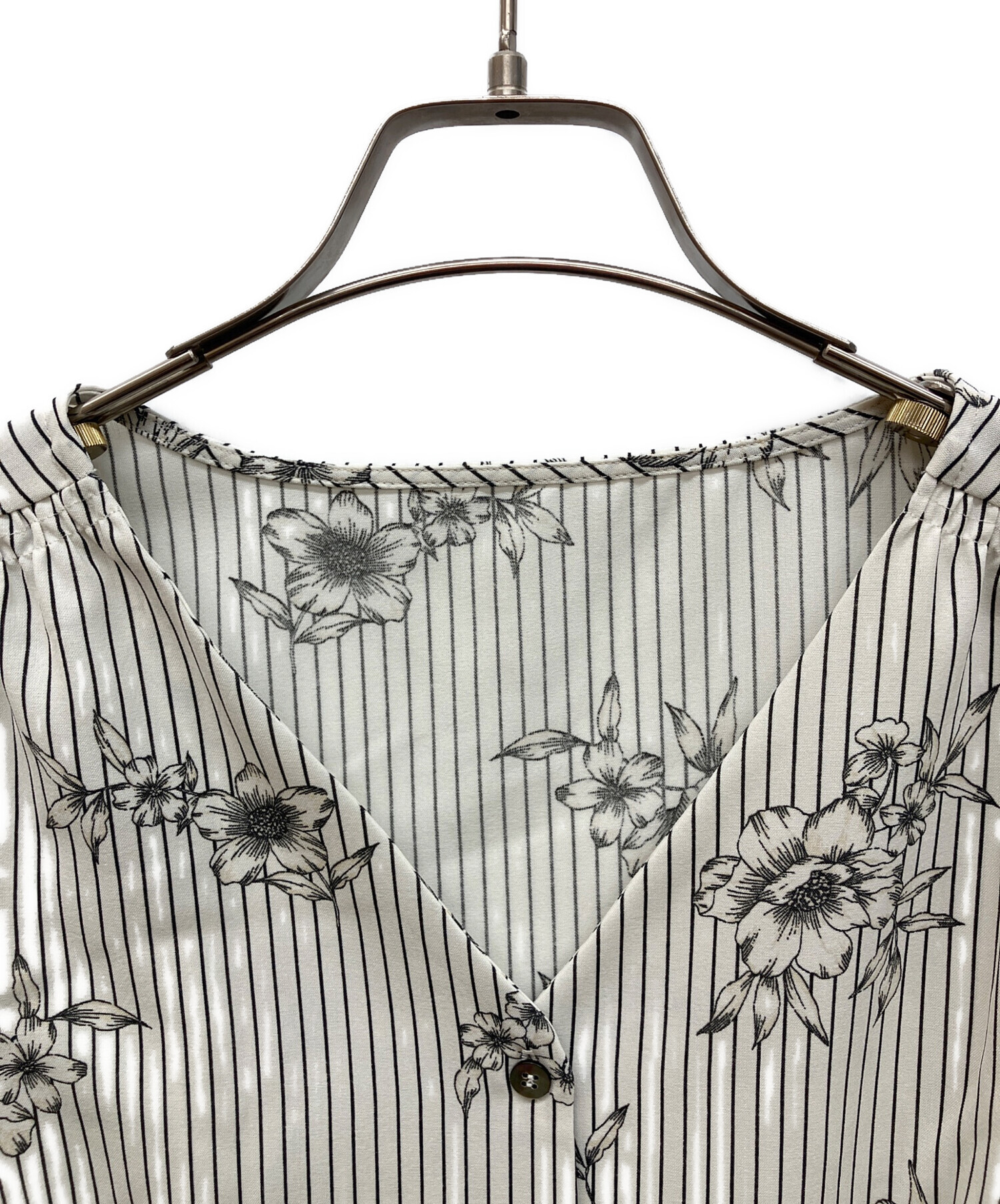 中古・古着通販】IENA (イエナ) ストライプフラワー 前ボタンVネック