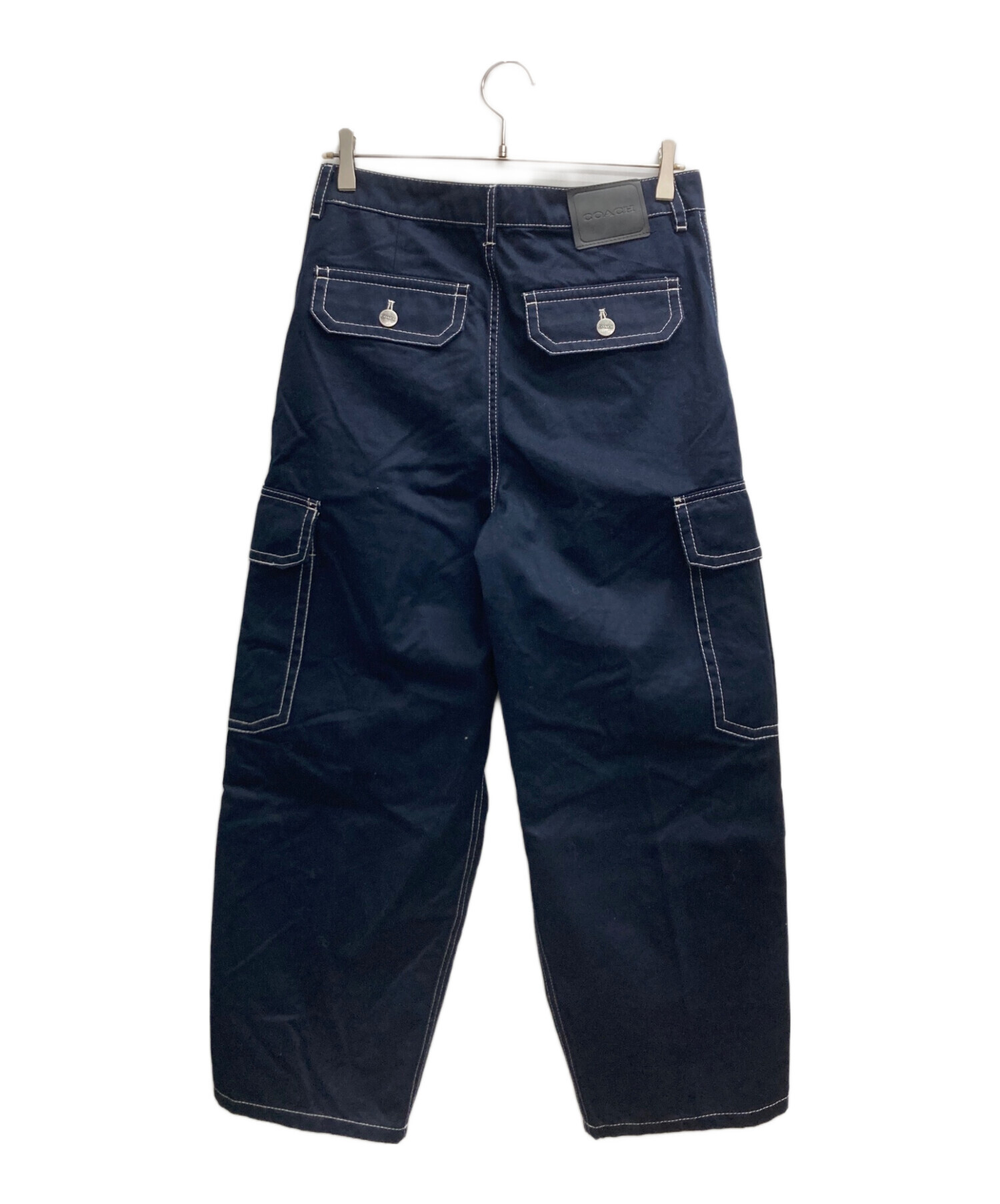 COACH コーチ カーゴパンツ イージーパンツ Mサイズ タグ付き 未使用 中古・古着通販】COACH (コーチ) ステッチカーゴパンツ ネイビー