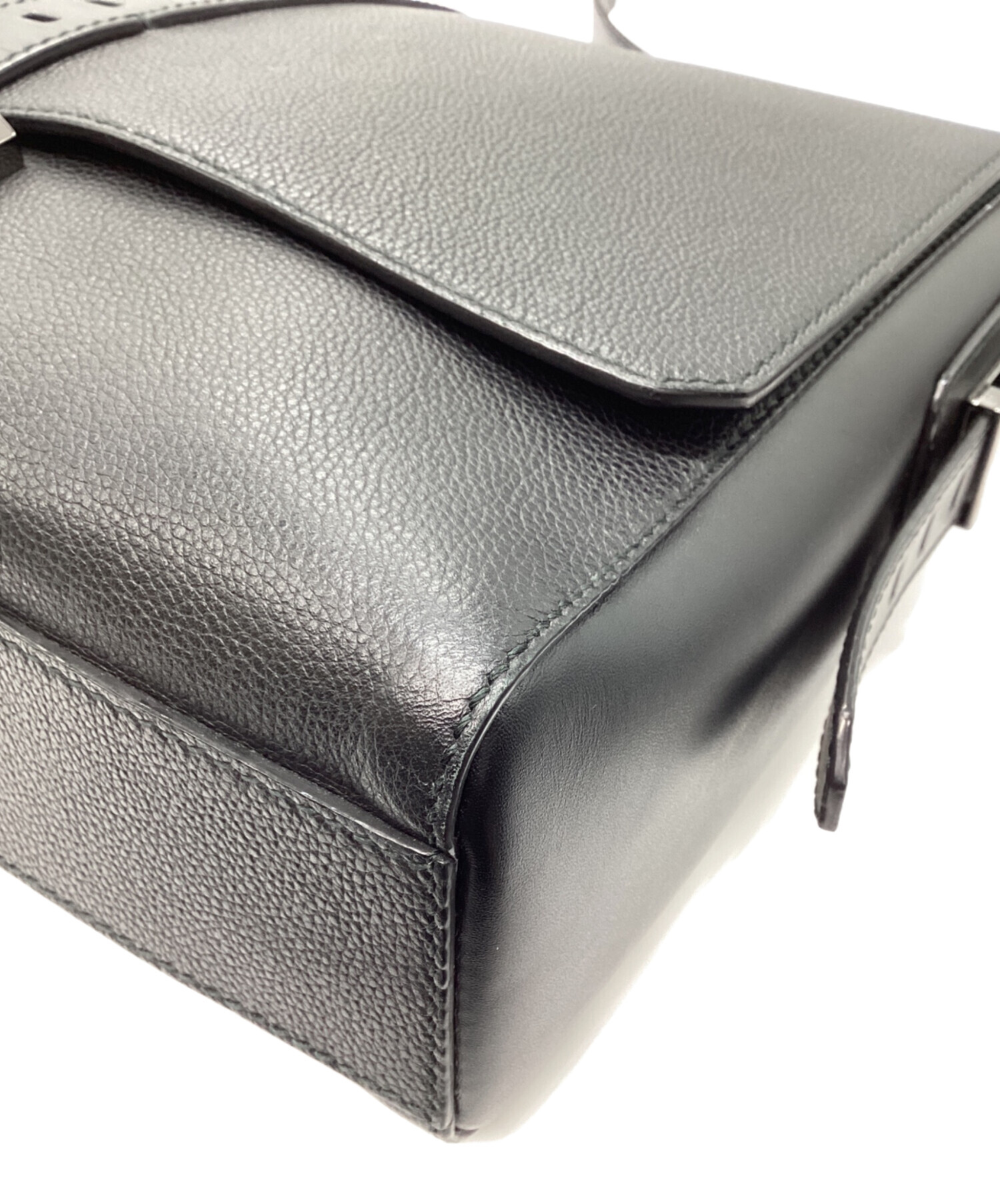 BVLGARI ブルガリ　レザー メッセンジャーバッグ　ブラック 中古・古着通販】BVLGARI (ブルガリ) メッセンジャーバッグ ブラック