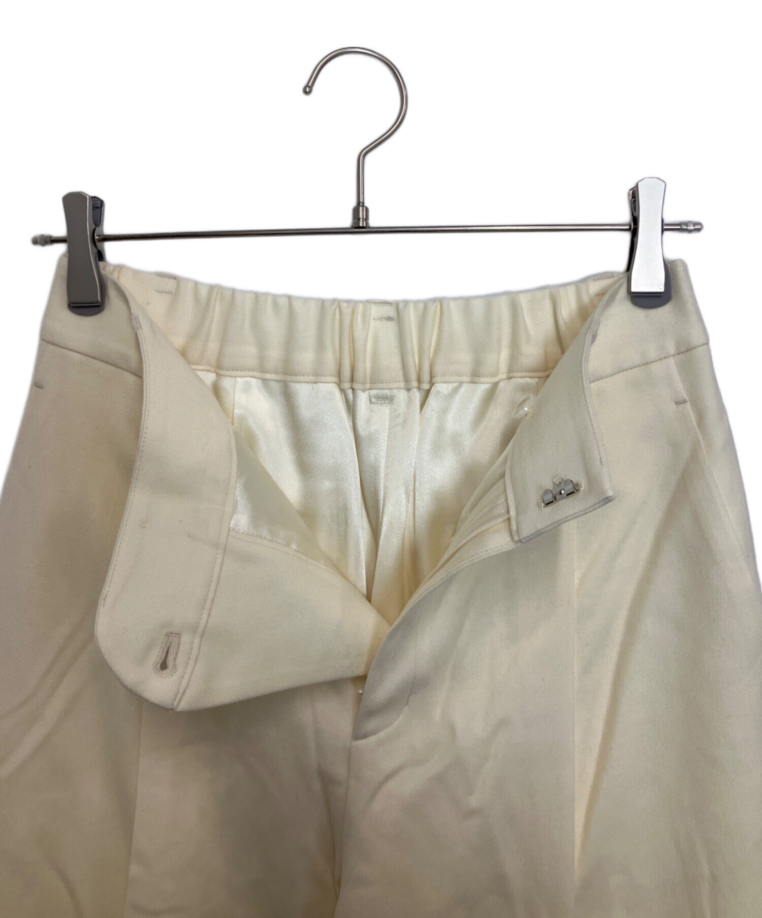中古・古着通販】ADORE (アドーア) ウールサキソニーパンツ アイボリー