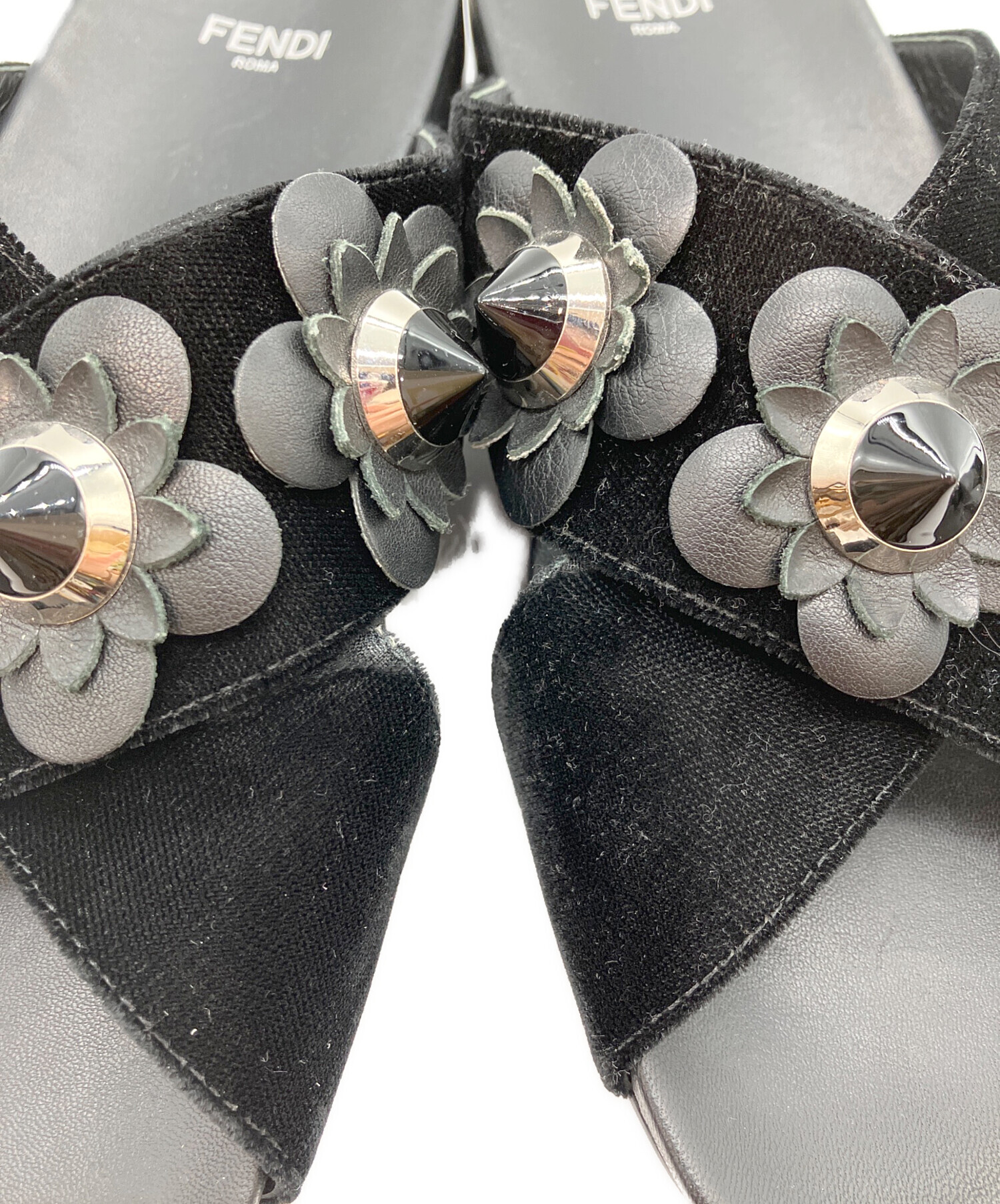 中古・古着通販】FENDI (フェンディ) フラワーモチーフスライド