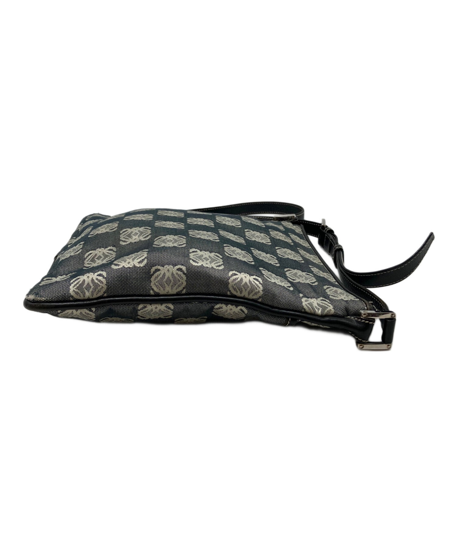 k LOEWE ショルダーバッグ  未使用 中古・古着通販】LOEWE (ロエベ) モノグラムショルダーバッグ グレー