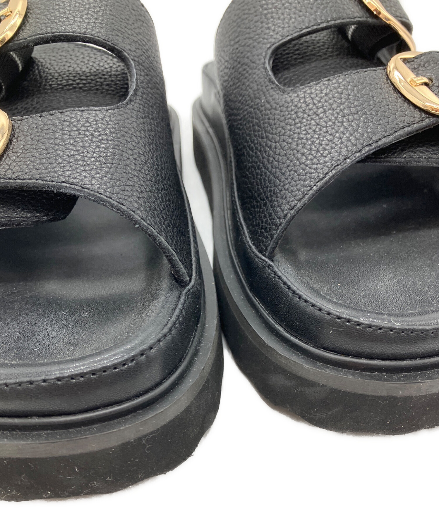 半額セール美品MOHI... コンフォートサンダル ブラック 中古・古着通販】MOHI (モヒ) レザーコンフォートボリュームソール