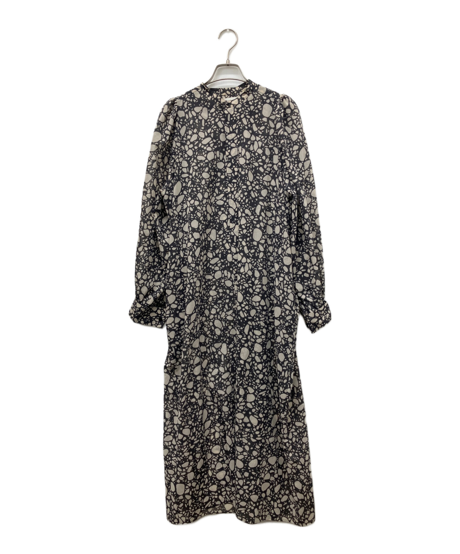 中古・古着通販】HYKE (ハイク) PEBBLE PRINTED MAXI DRESS グレー 