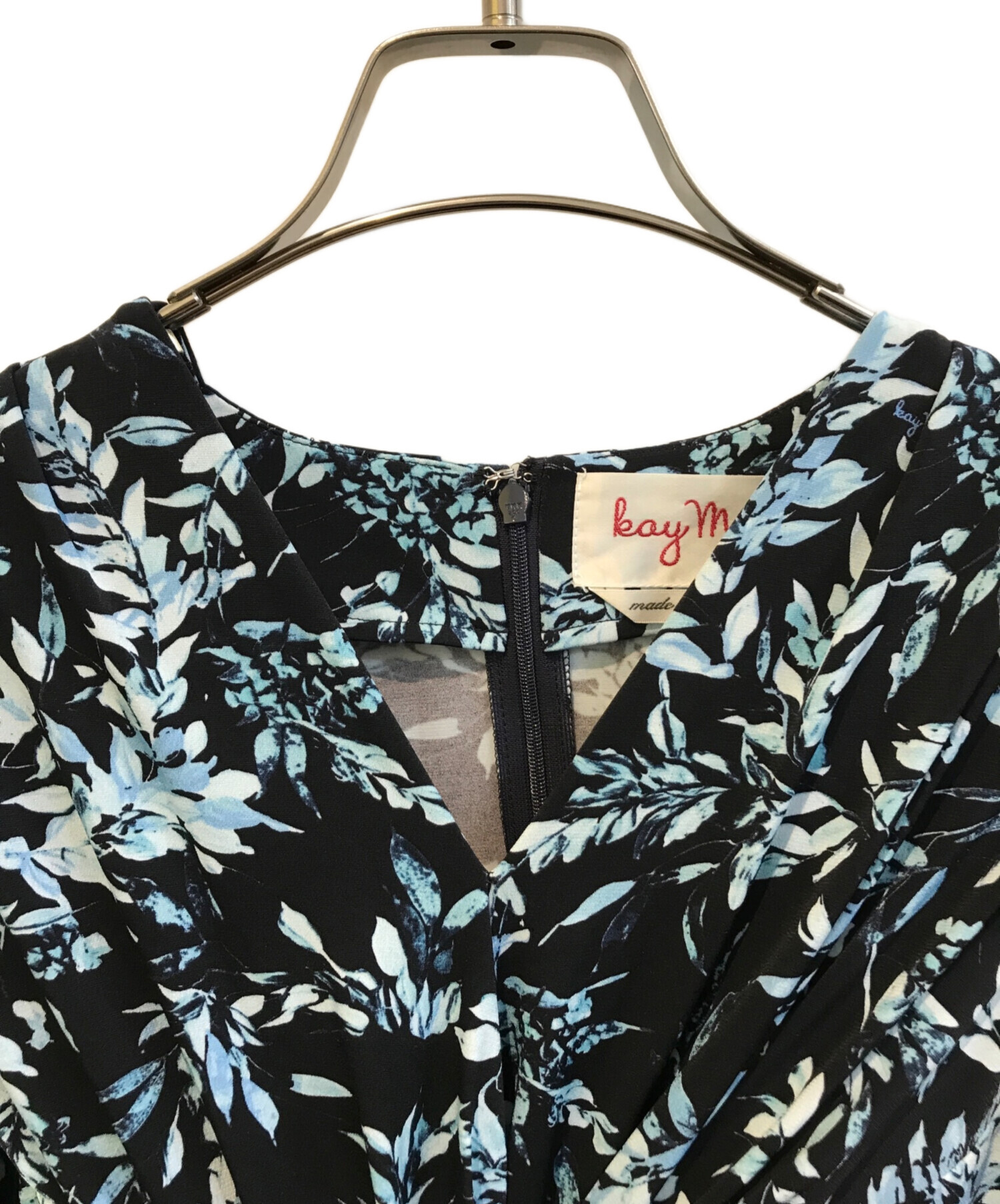 【美品】 kay me 長袖ワンピース 絞り 9 ブラック 総柄 小花柄 美品】 kay me 長袖ワンピース 絞り 9 ブラック 総柄 小花柄 中古