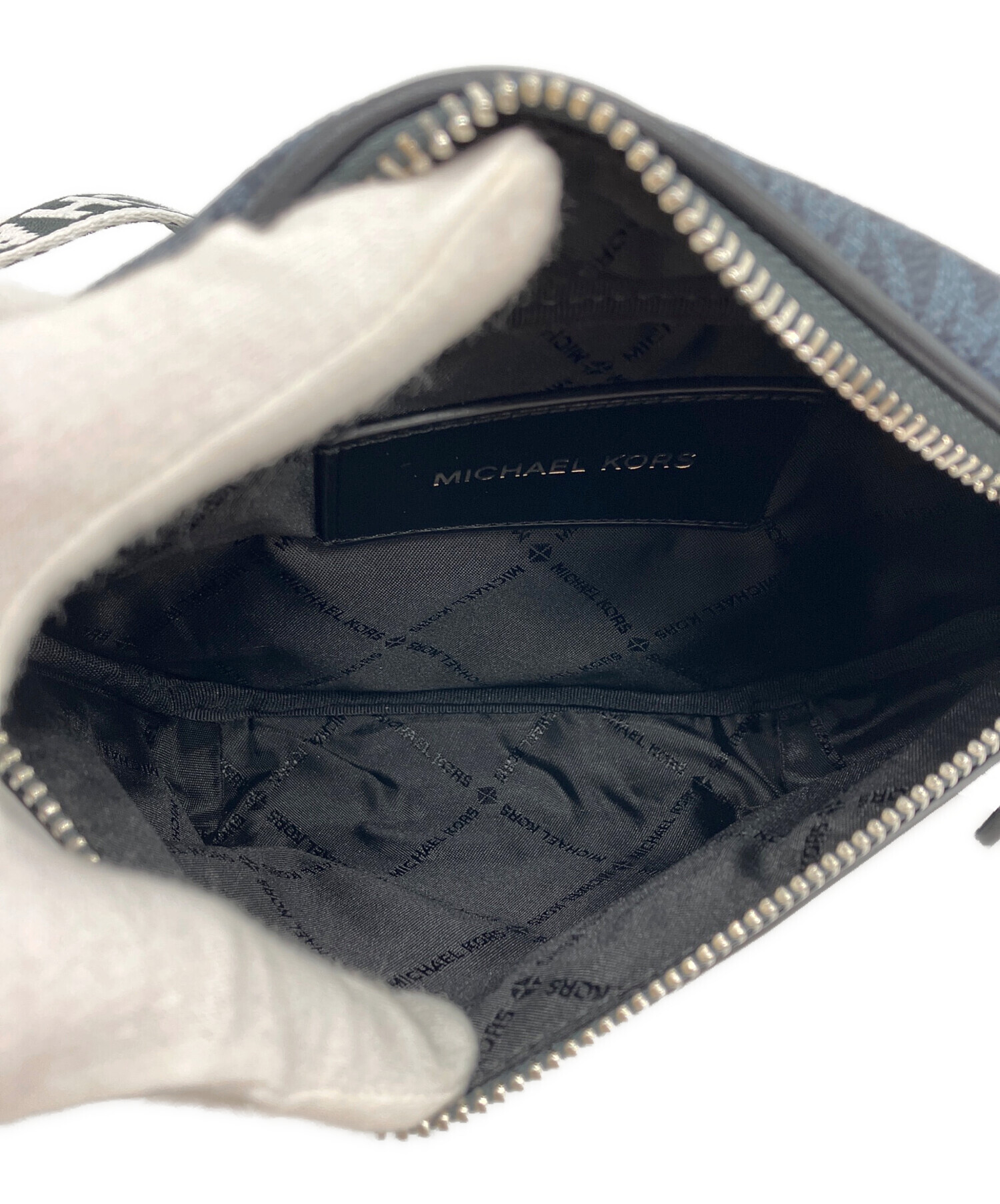 【ほぼ未使用品】MICHAEL KORS ネイビー ボディバッグ 中古・古着通販】MICHAEL KORS (マイケル・コース) MKシグネチャー