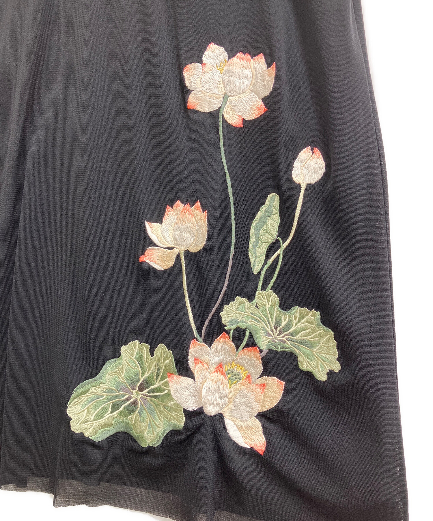 中古・古着通販】VIVIENNE TAM (ヴィヴィアンタム) 蓮刺繍ワンピース