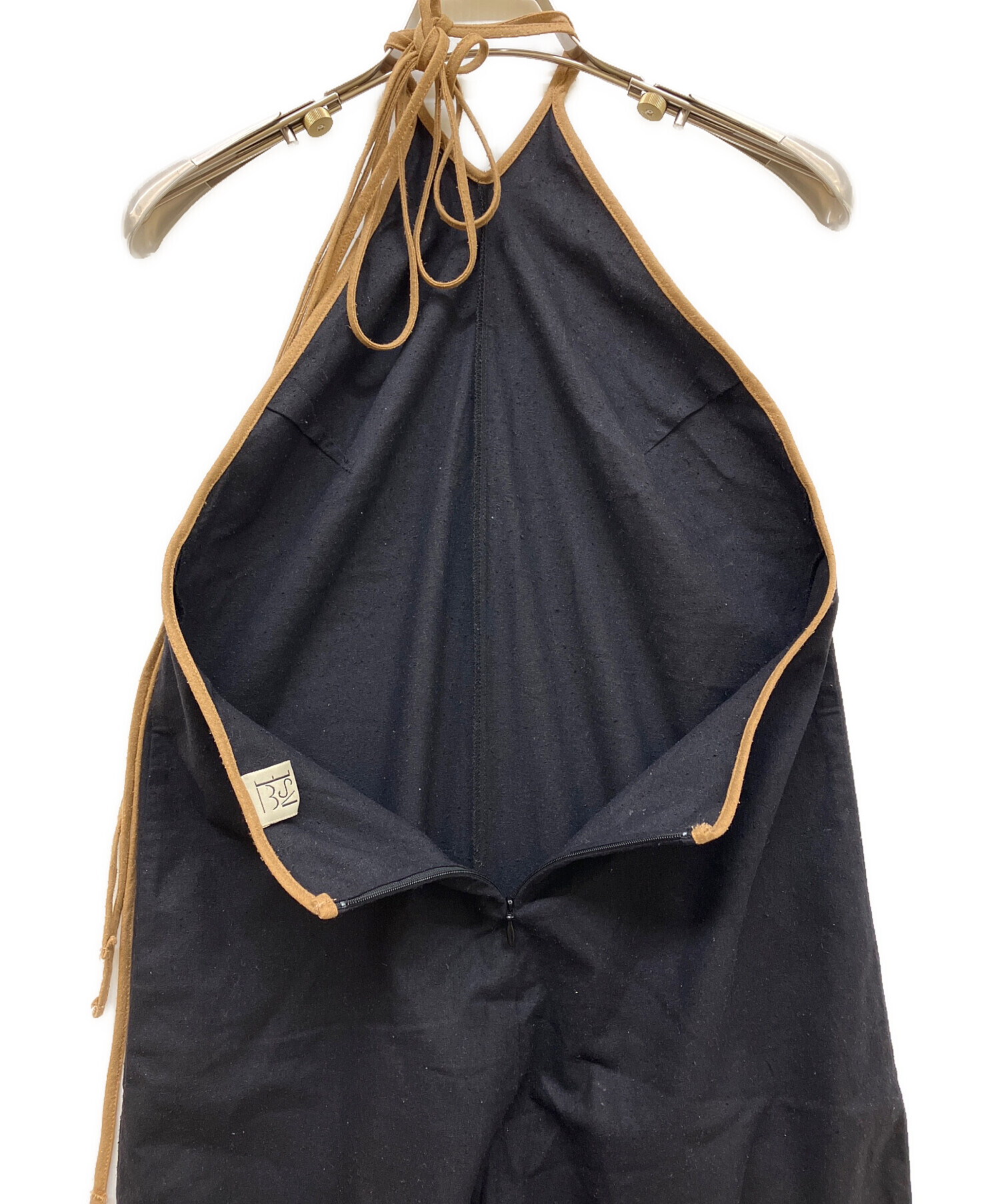 中古・古着通販】BASERANGE (ベースレンジ) MAR JUMPSUIT ブラック 中古・古着通販】BASERANGE (ベースレンジ) MAR JUMPSUIT ブラック