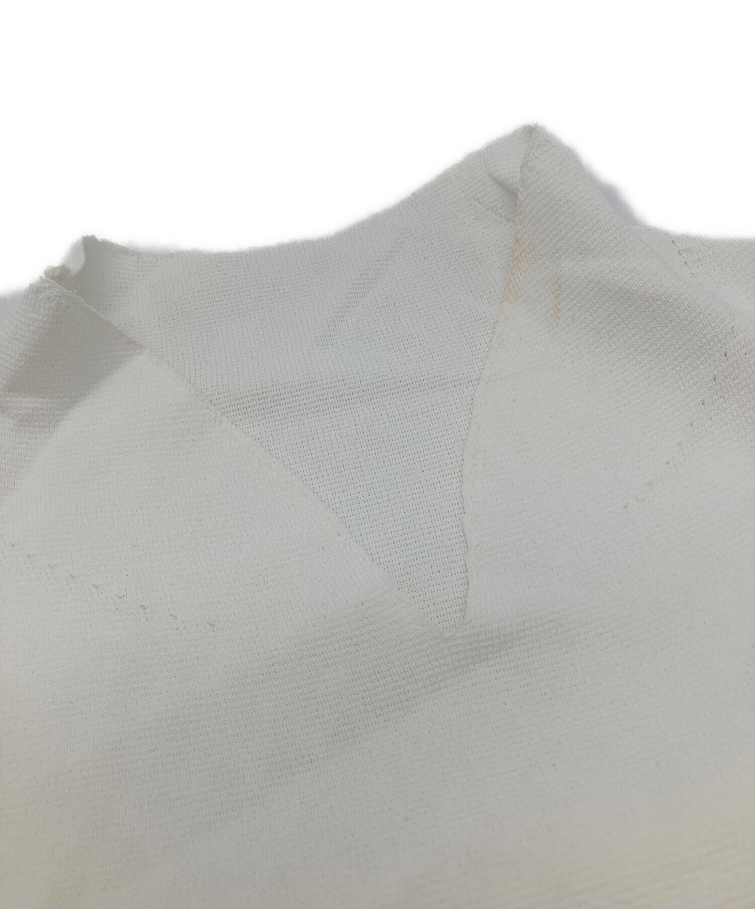 マメクロゴウチ Asymmetric Neck Topトップス ニット 1 白 Asymmetric knit top White For Women | Maje