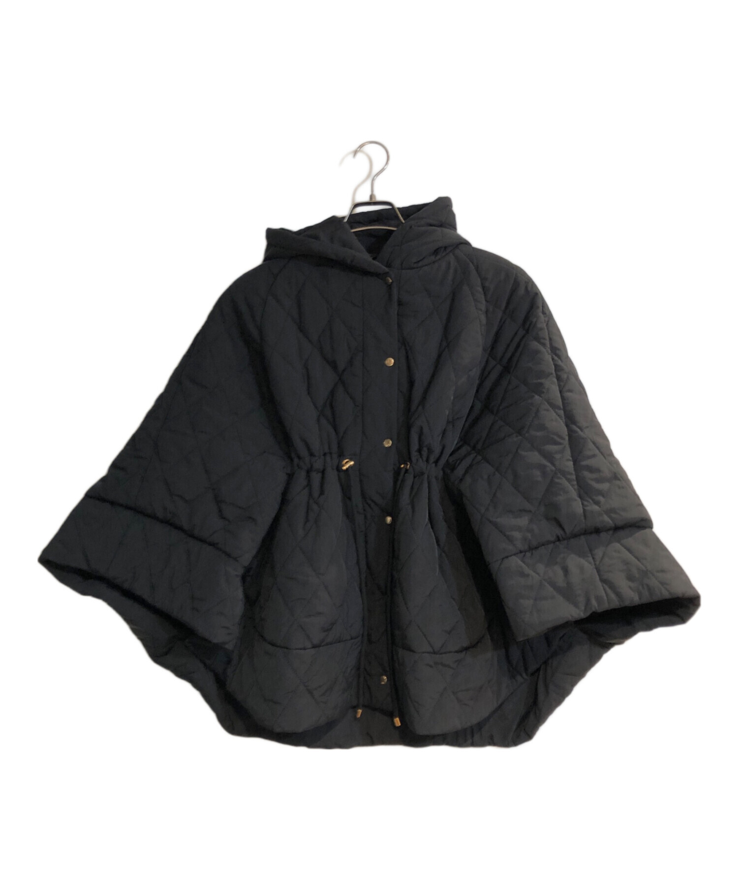 【新品・未使用】メゾンドドルチェ　キルティング　ポンチョ　ブラック 中古・古着通販】maison de Dolce. (メゾンドドルチェ) キルティング