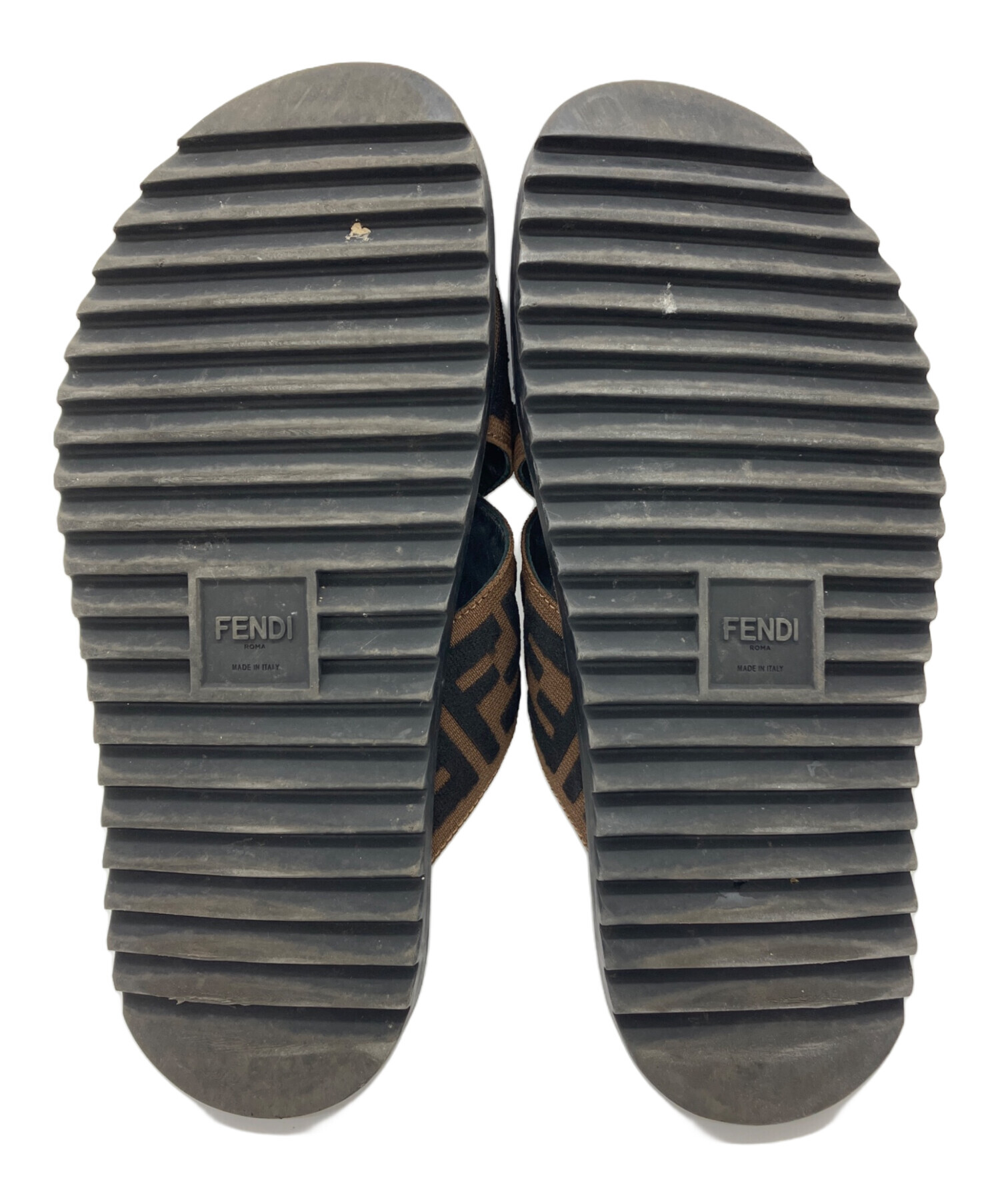 【新品未使用】FENDI フェンディ 雑貨 FFロゴ 7AS032 レザー 中古・古着通販】FENDI (フェンディ) FF Logo Cross Slider Slippers