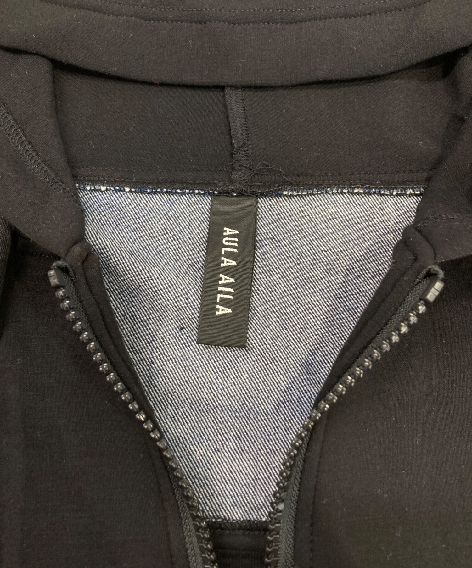 AULA AILAアウラアイラのリバーシブルフードジャケット黒未使用タグ付き AULA AILAアウラアイラのリバーシブルフードジャケット黒未使用タグ