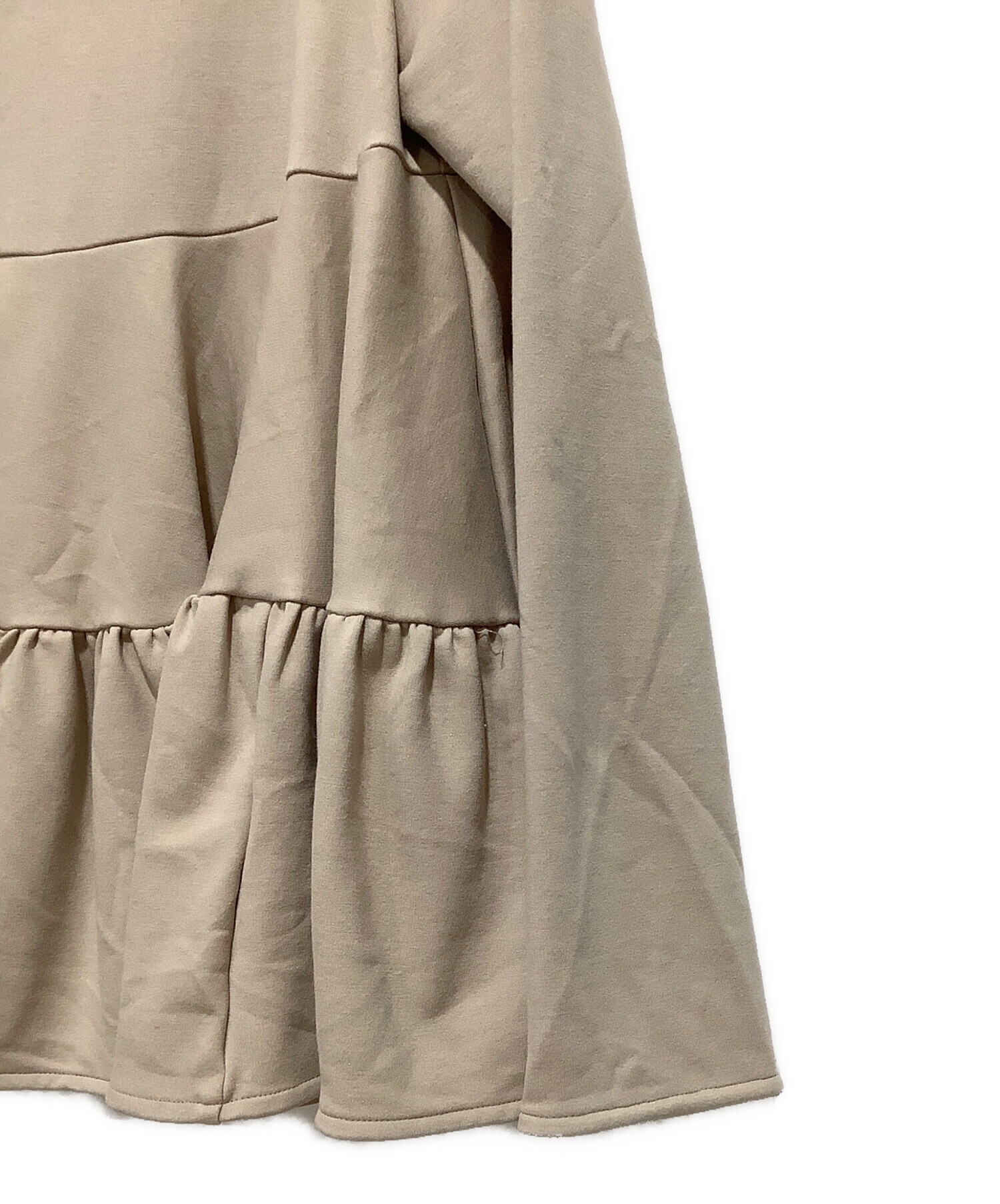 中古・古着通販】hitomi (ヒトミ) tiered tops ベージュ サイズ:XS