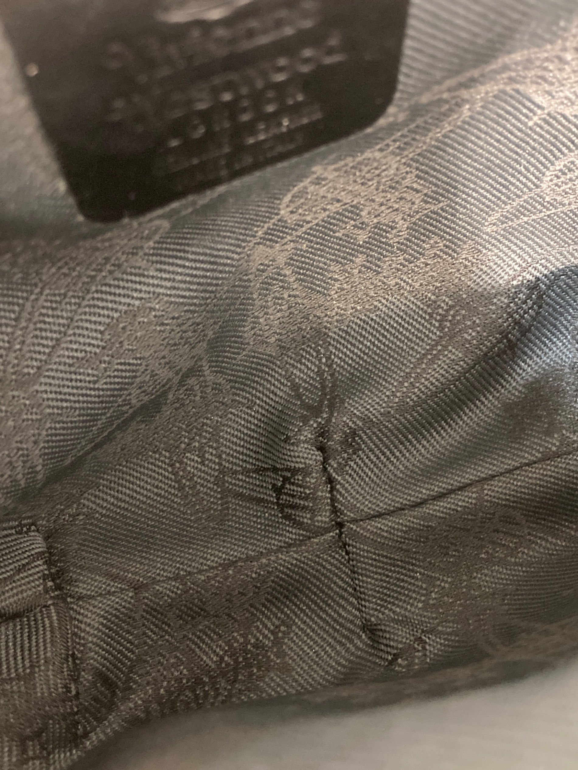 9242Vivienne Westwood オーブ チェーン柄 ハイネック 変形 中古・古着通販】Vivienne Westwood (ヴィヴィアンウエストウッド