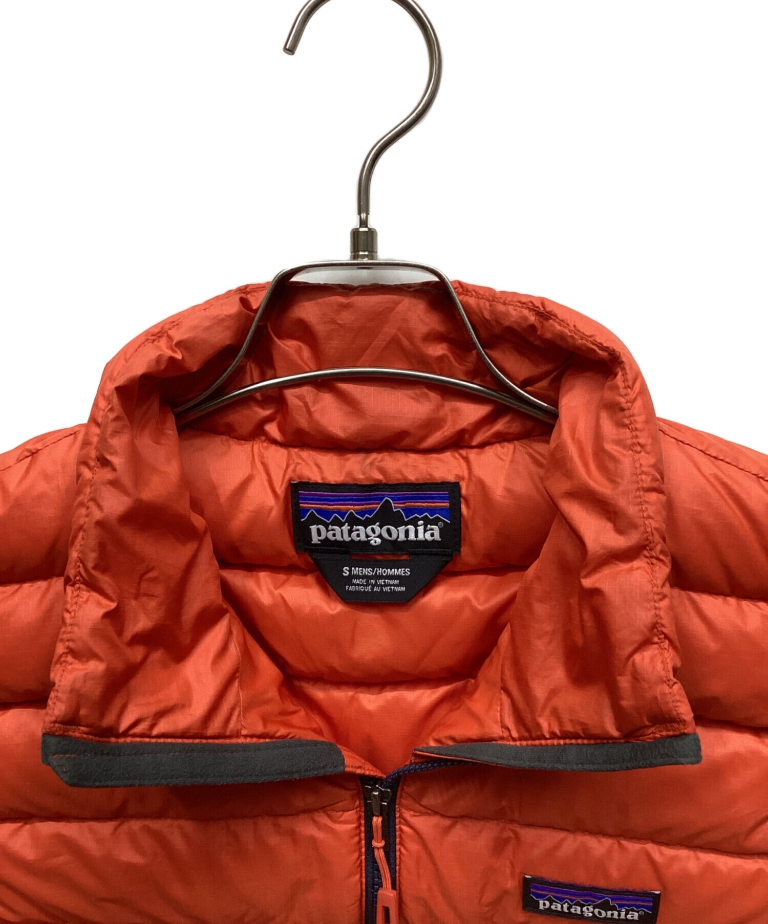 中古・古着通販】Patagonia (パタゴニア) ダウンベスト オレンジ 中古・古着通販】Patagonia (パタゴニア) ダウンベスト オレンジ