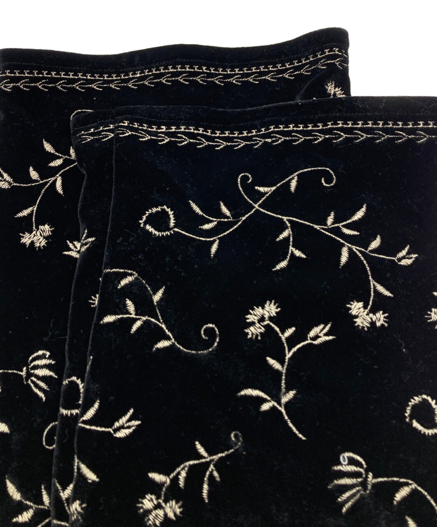 中古・古着通販】freada (フリーダ) ベロア刺繍 Vネック プルオーバー