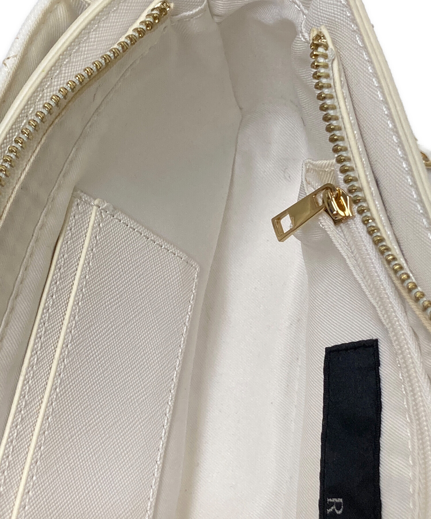 中古・古着通販】riu (リウ) キルティングフォンバッグ ホワイト 
