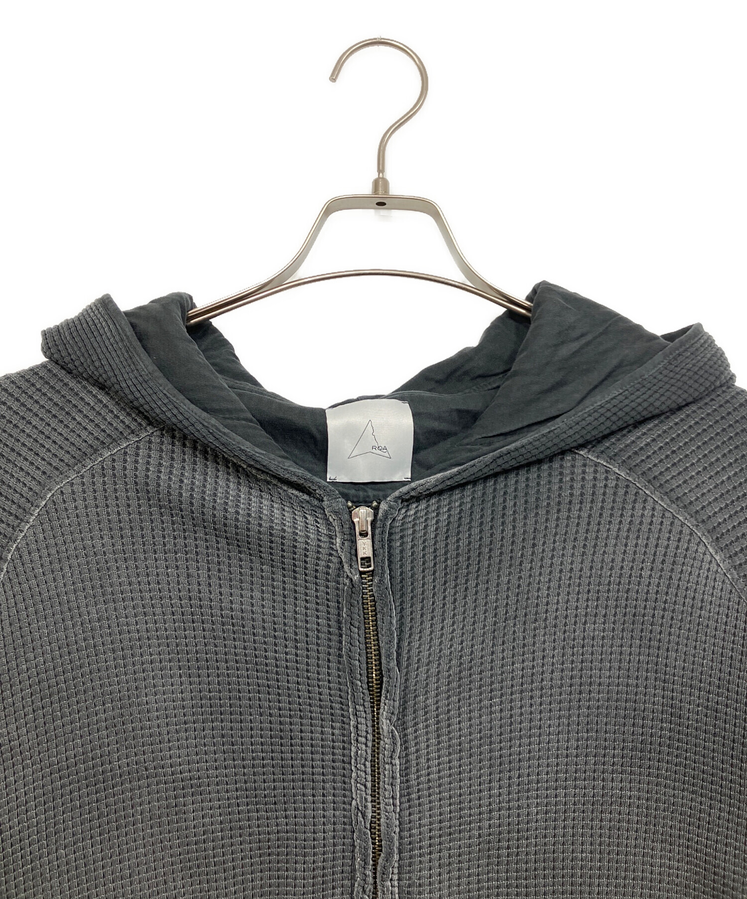 中古・古着通販】ROA (ロア) ワッフルジップパーカー ブラック サイズ