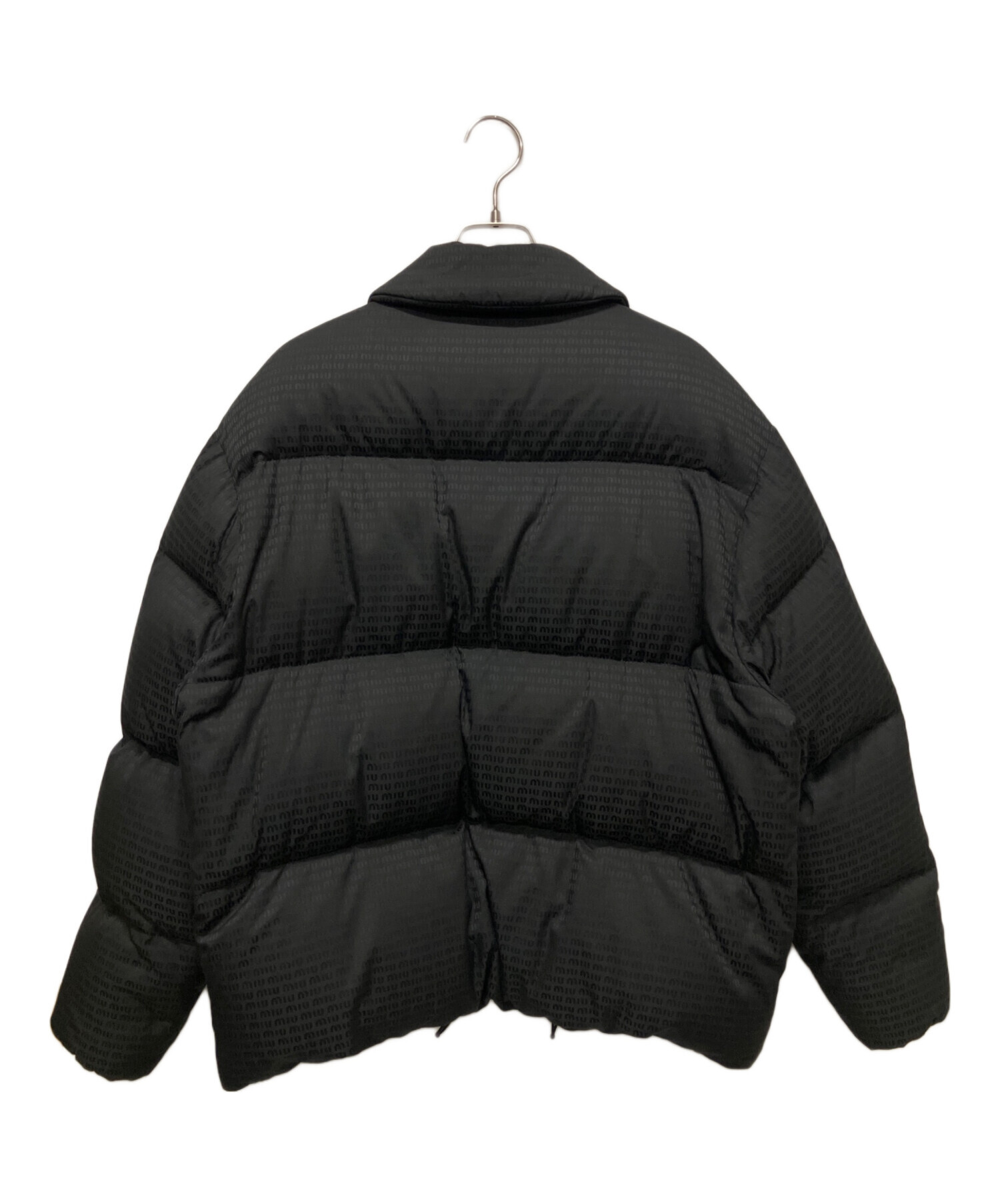 中古・古着通販】MIU MIU (ミュウミュウ) ロゴプリント ダウン 中古・古着通販】MIU MIU (ミュウミュウ) ロゴプリント ダウン