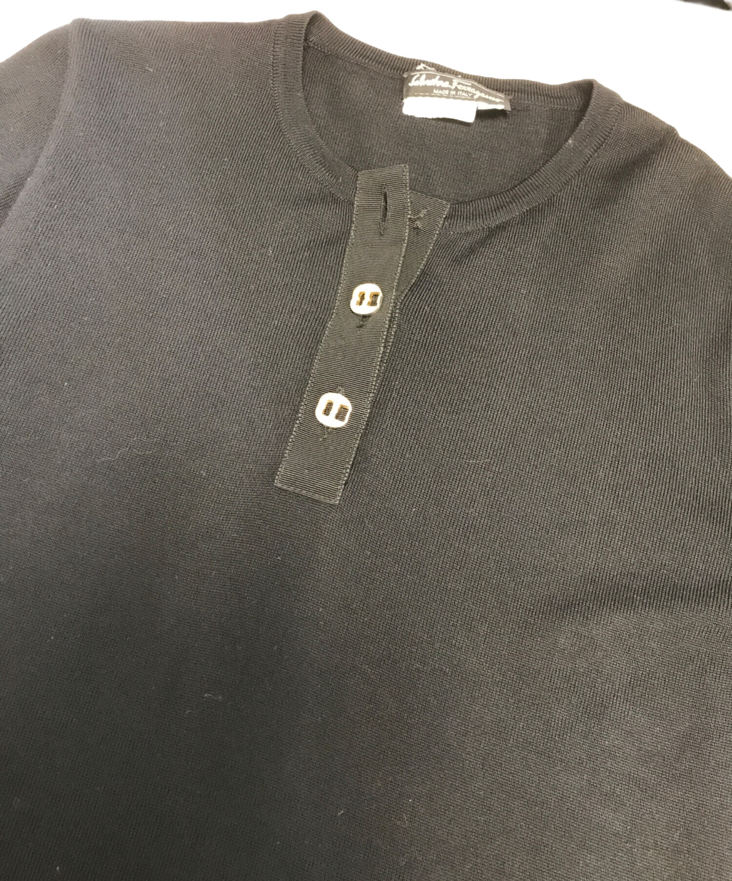 Salvatore Ferragamo - Salvatore Ferragamo ヘンリーネック 長袖 ニット セーター 中古・古着通販】Salvatore Ferragamo (サルヴァトーレ フェラガモ
