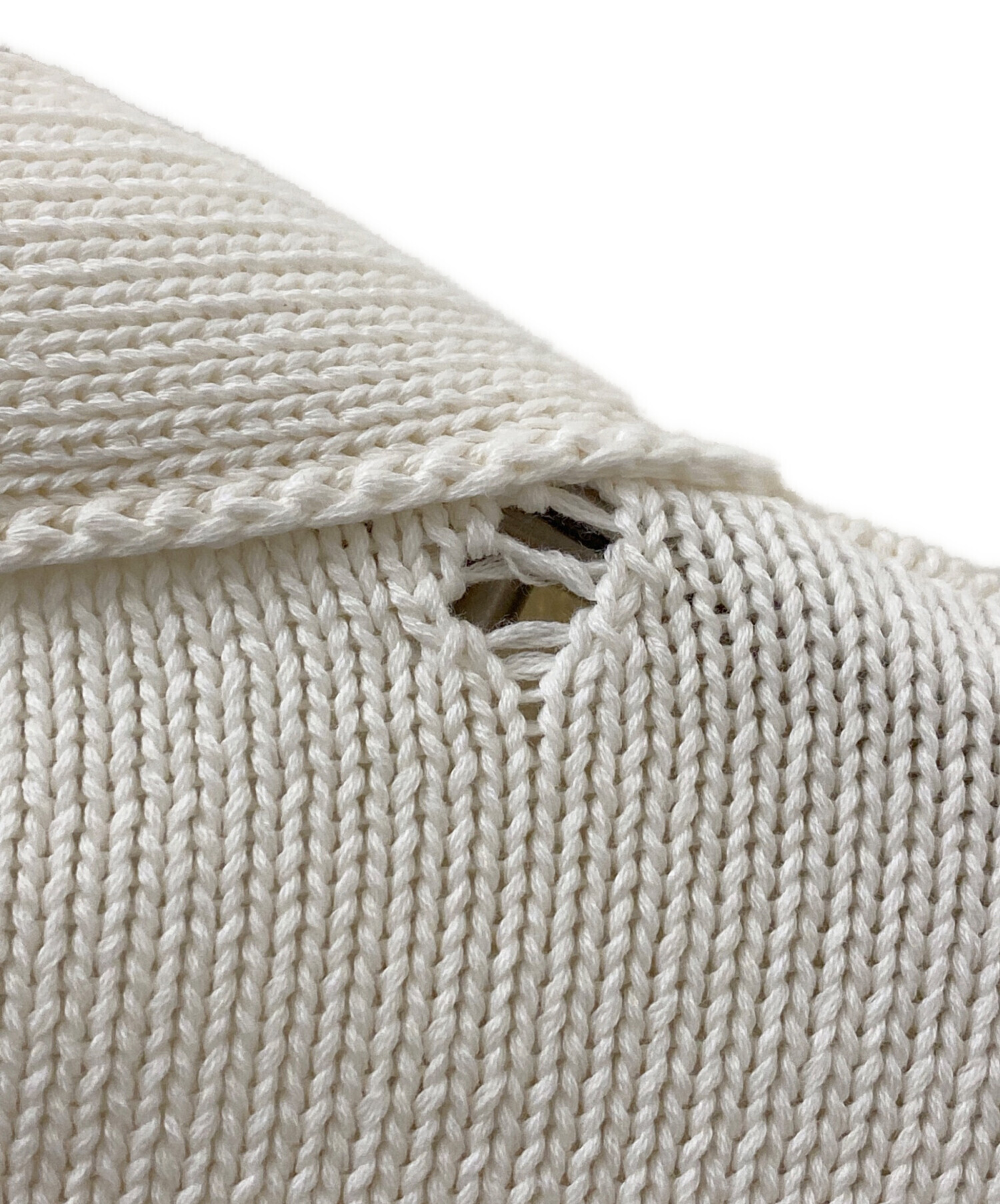 美品　MARNI マルニ カーディガン クロップド丈 刺繍ロゴ ダメージ加工 中古・古着通販】MARNI (マルニ) 刺繍ロゴクロップドカーディガン