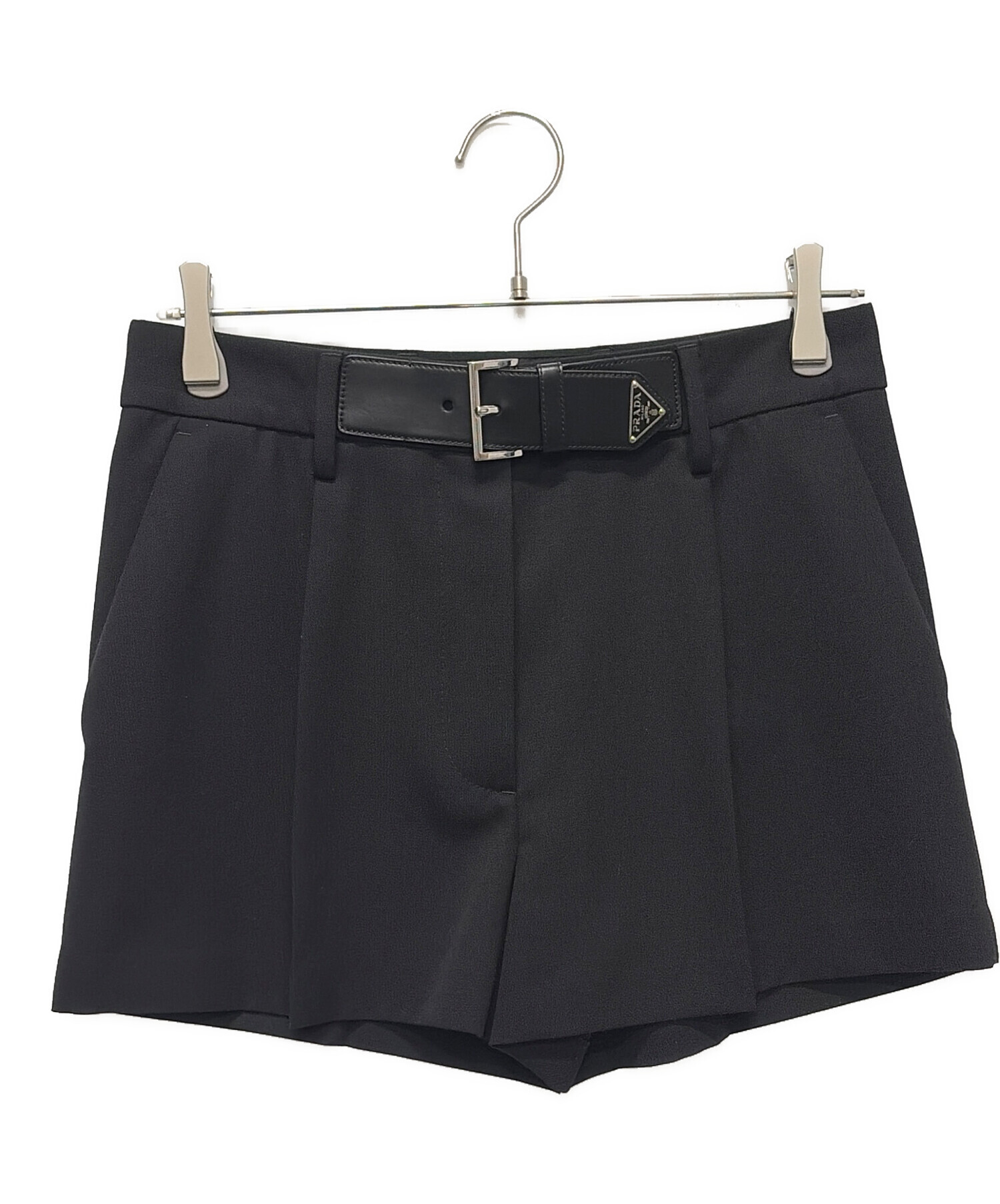PRADA ブラックショートパンツ 中古・古着通販】PRADA (プラダ) プレート付きベルトショートパンツ