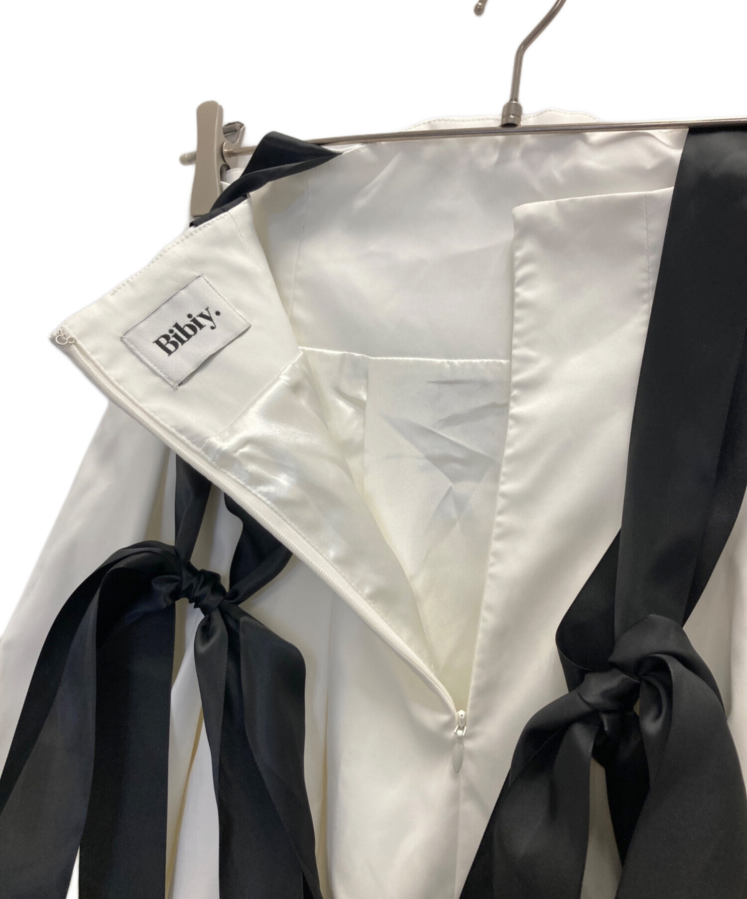新品未使用タグ付　BIBIYMIADOTSKIRT 中古・古着通販】Bibiy. (ビビィ) MIMISATINSKIRT ホワイト サイズ:S