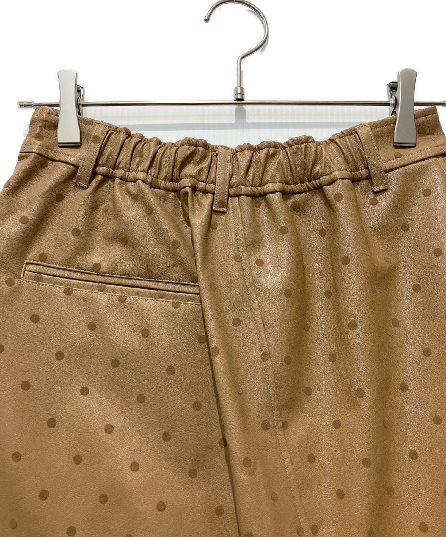 中古・古着通販】Ameri (アメリ) DOT FLOCKY LEATHER SKIRT ベージュ