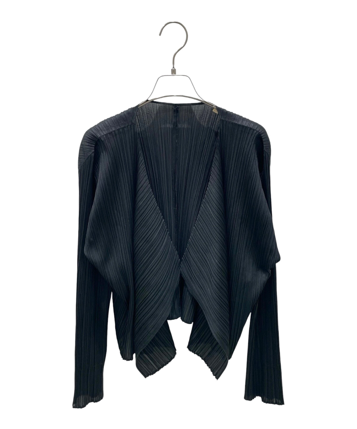 値下げ　イッセイミヤケme ブラック カーディガン 中古・古着通販】ISSEY MIYAKE (イッセイミヤケ) プリーツカーディガン