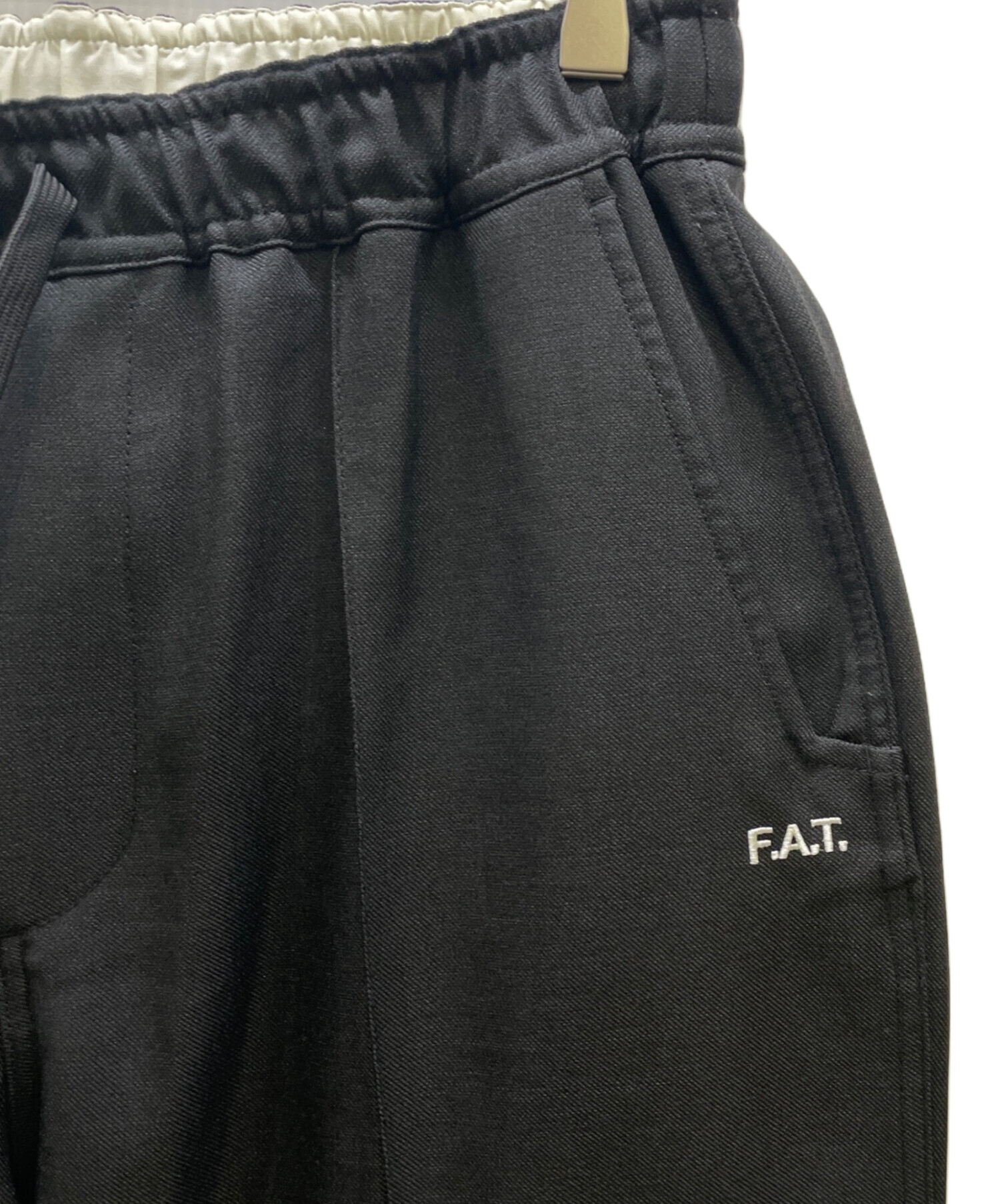 中古・古着通販】FAT (エフエーティー) ZIGEZ ブラック サイズ:SKINNY