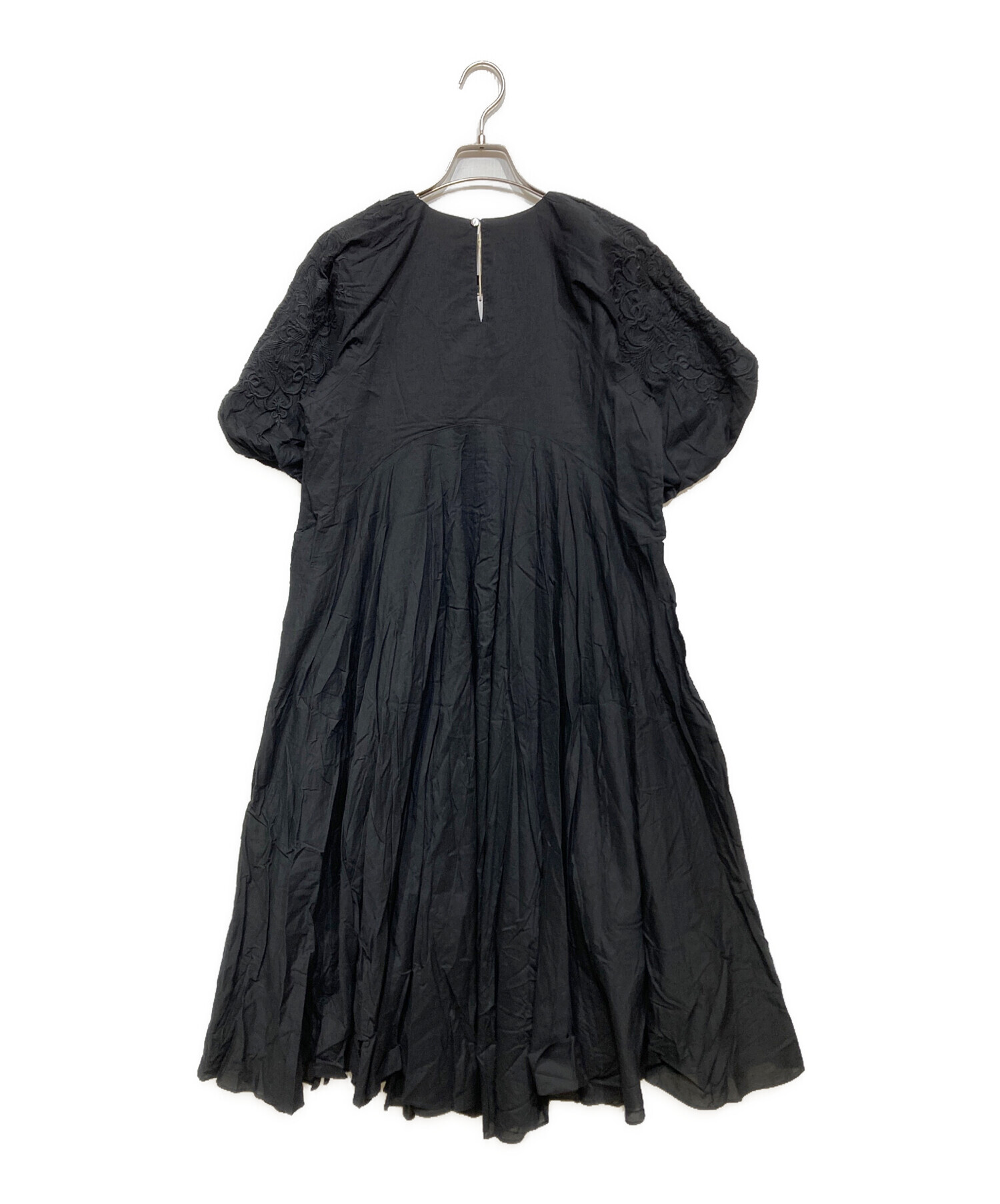 AAYUSHIカットワークレーススカラップパフスリーブワンピース黒フレアアユーシ 中古・古着通販】aayushi (アユ―シ) パフスリーブエンブロイダリー
