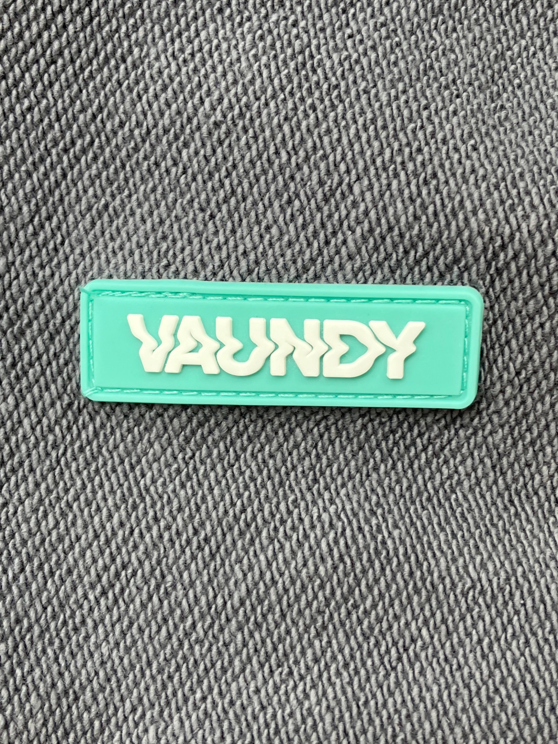 中古・古着通販】VAUNDY (バウンディー) ロゴフーディーパーカー
