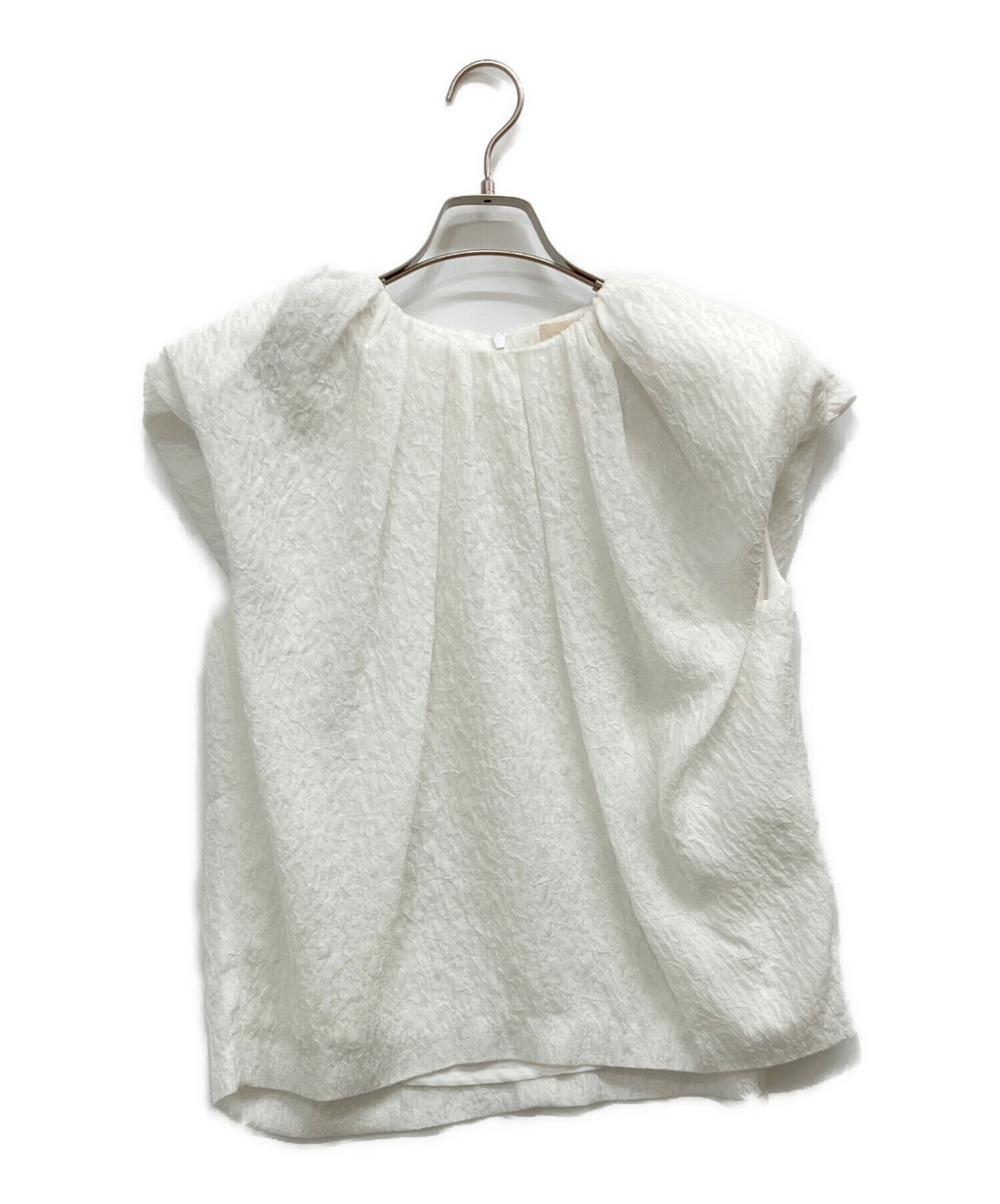 【新品タグ付き】Cygne エンビットップス ホワイト シーニュ 中古・古着通販】cygne (シーニュ) ニュアンストップス ホワイト
