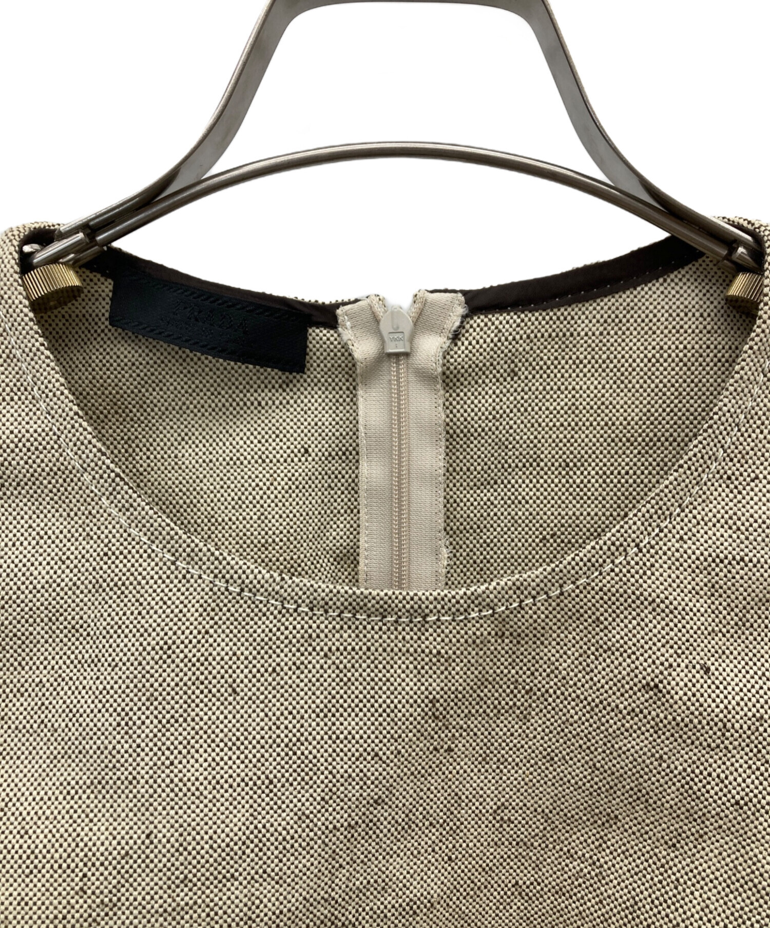中古・古着通販】PRADA (プラダ) ノースリーブワンピース ベージュ