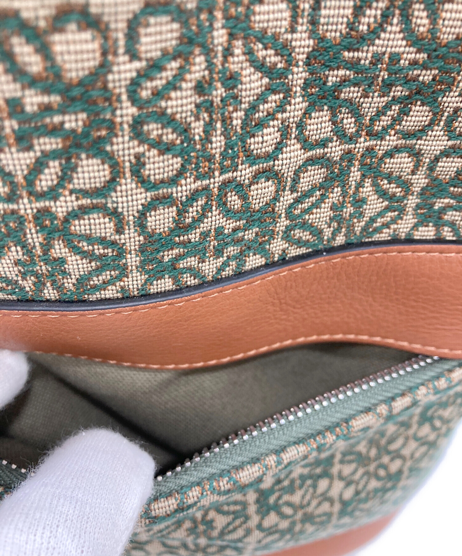 中古・古着通販】LOEWE (ロエベ) アナグラムバックパック カーキ